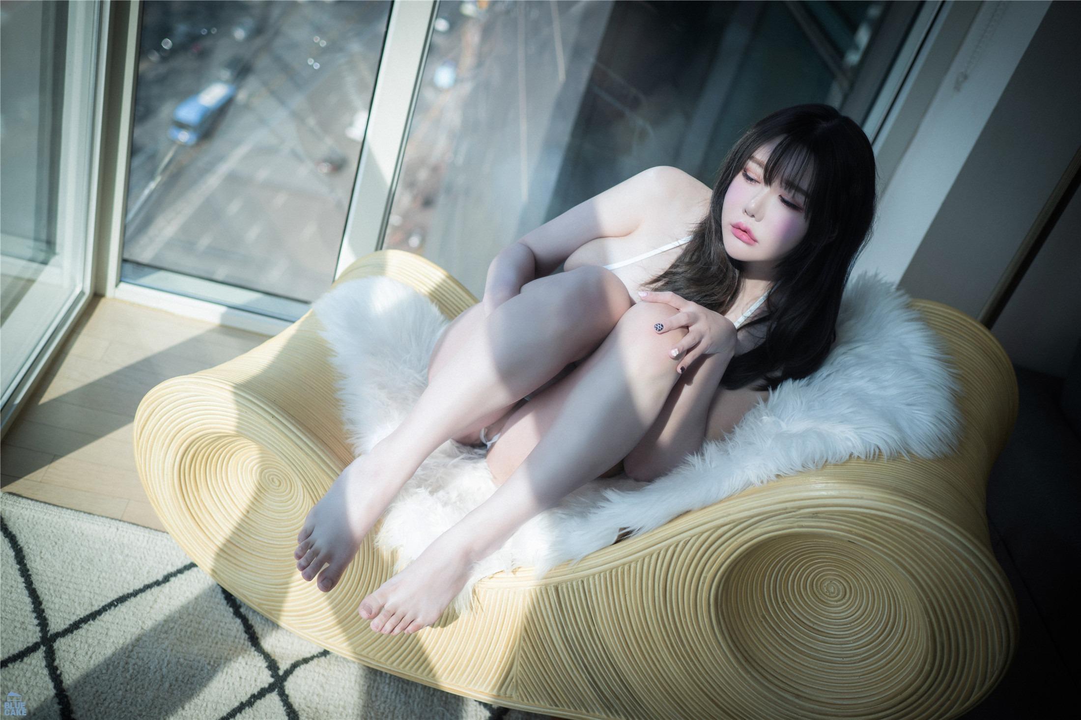 BLUECAKE] 智秀 Vol.05 - 裸色比基尼_White RED+ 58P