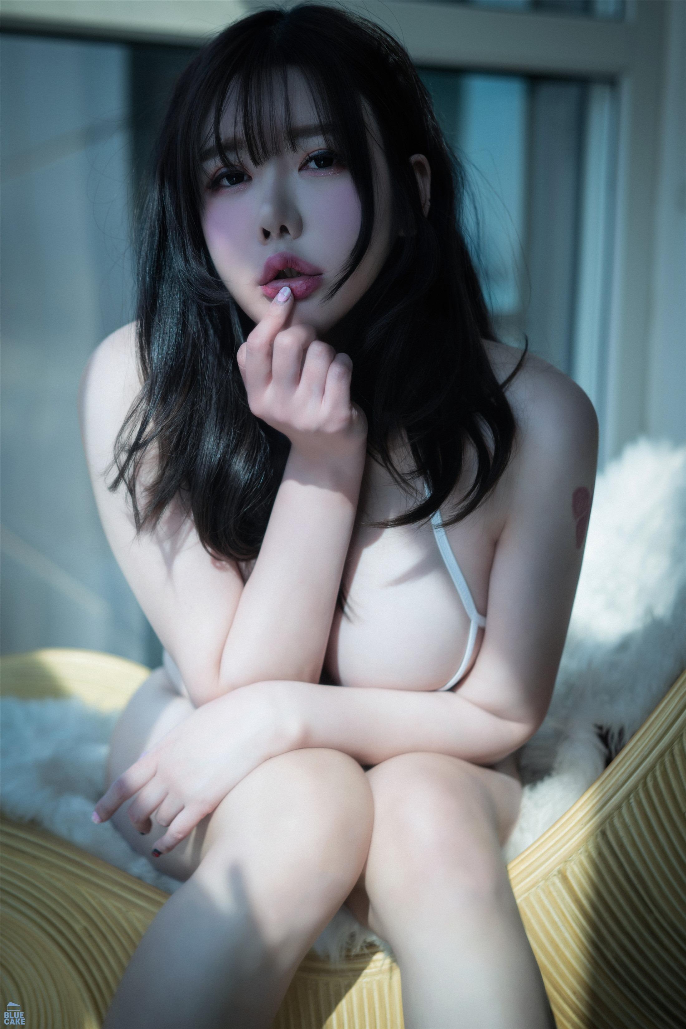 BLUECAKE] 智秀 Vol.05 - 裸色比基尼_White RED+ 58P