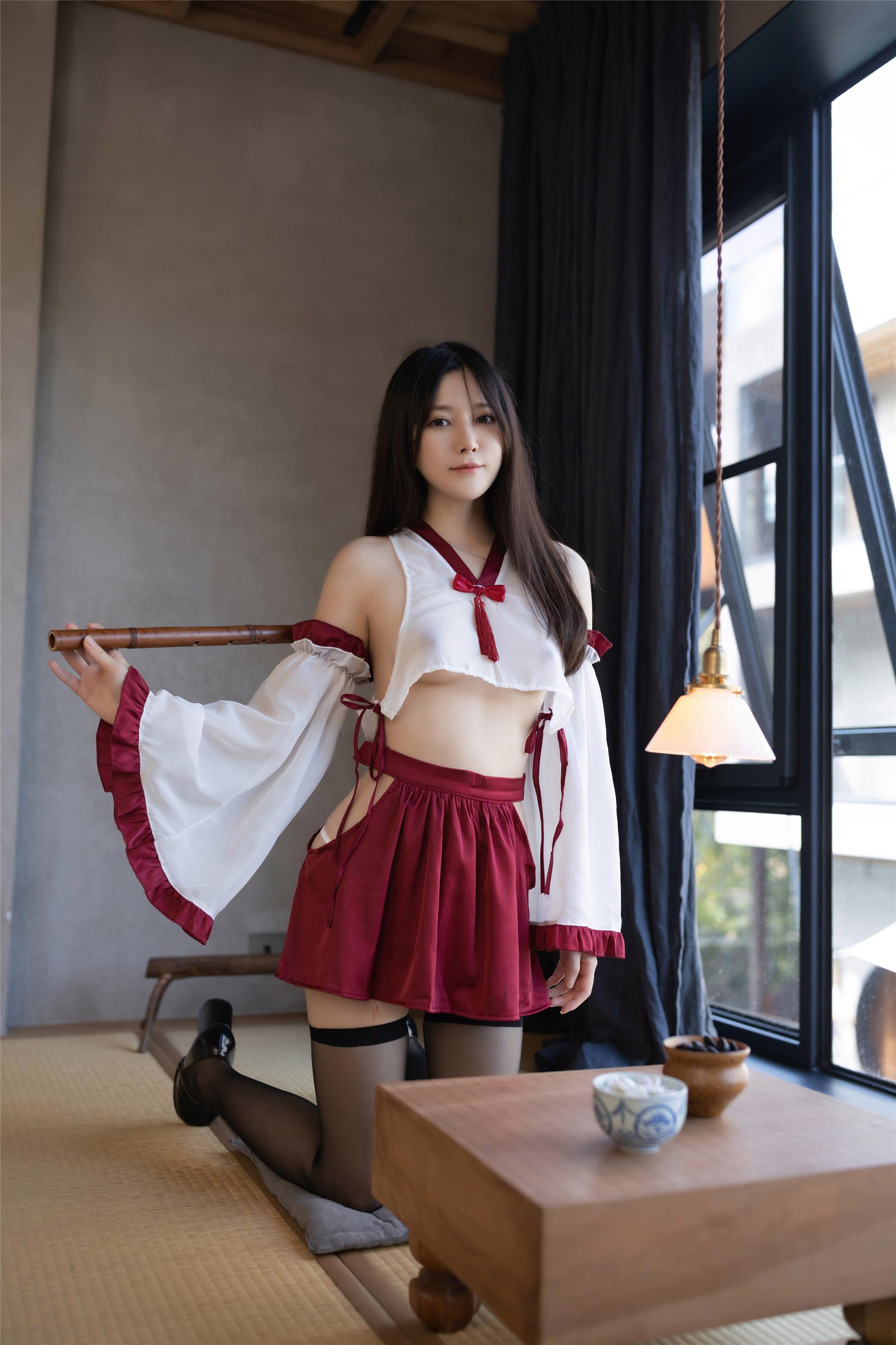 Yuzi Jiang Fish - Shrine Maiden 120 Pages