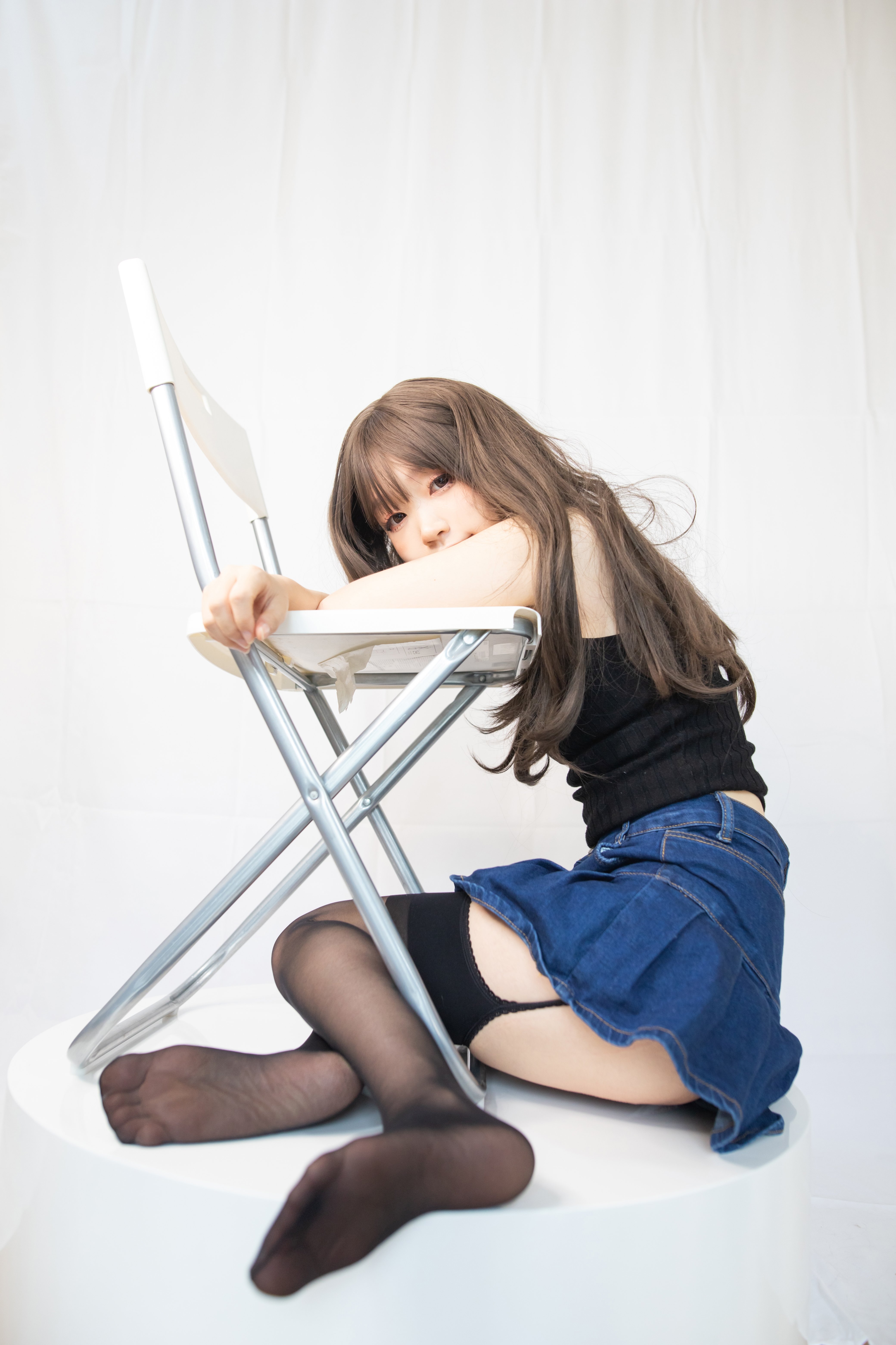 เซ็ตภาพ Kanzawa Eiri No.002 Black Sweater Denim Skirt 22P