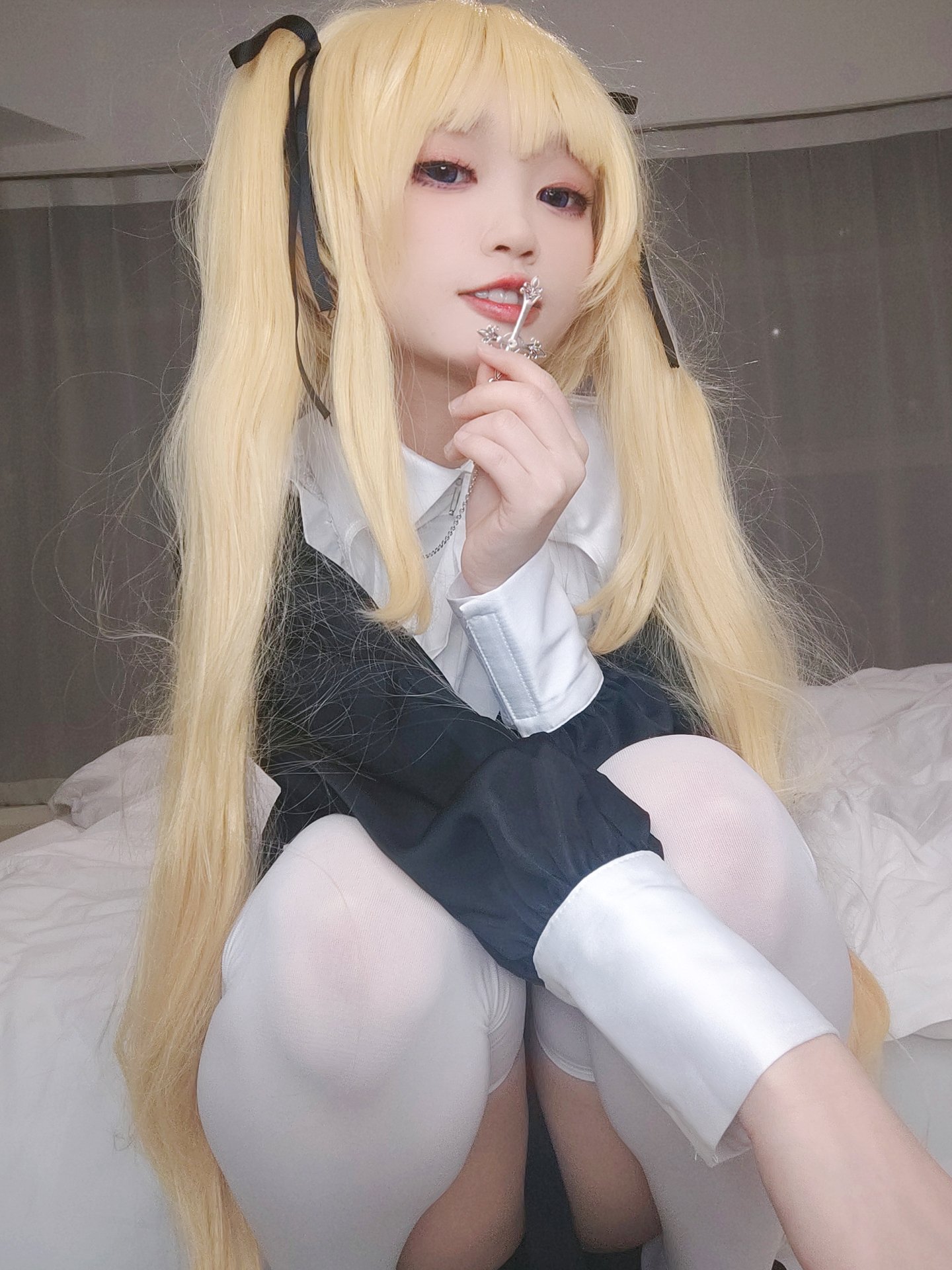 เซ็ตภาพ Kanzawa Eiri No.009 Eriri Nun Selfie 155P