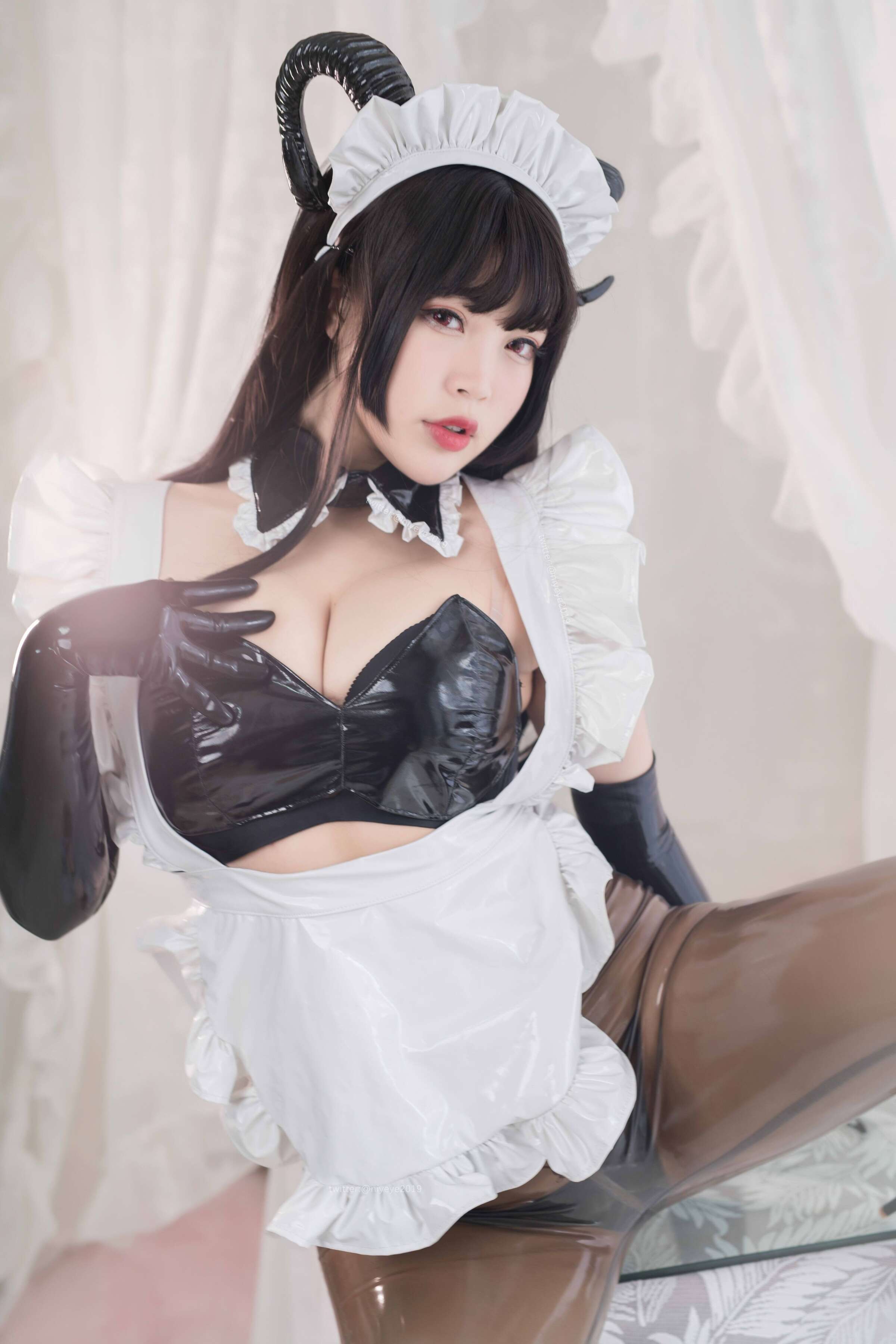 (Bai Ye) - Latex Succubus Sister