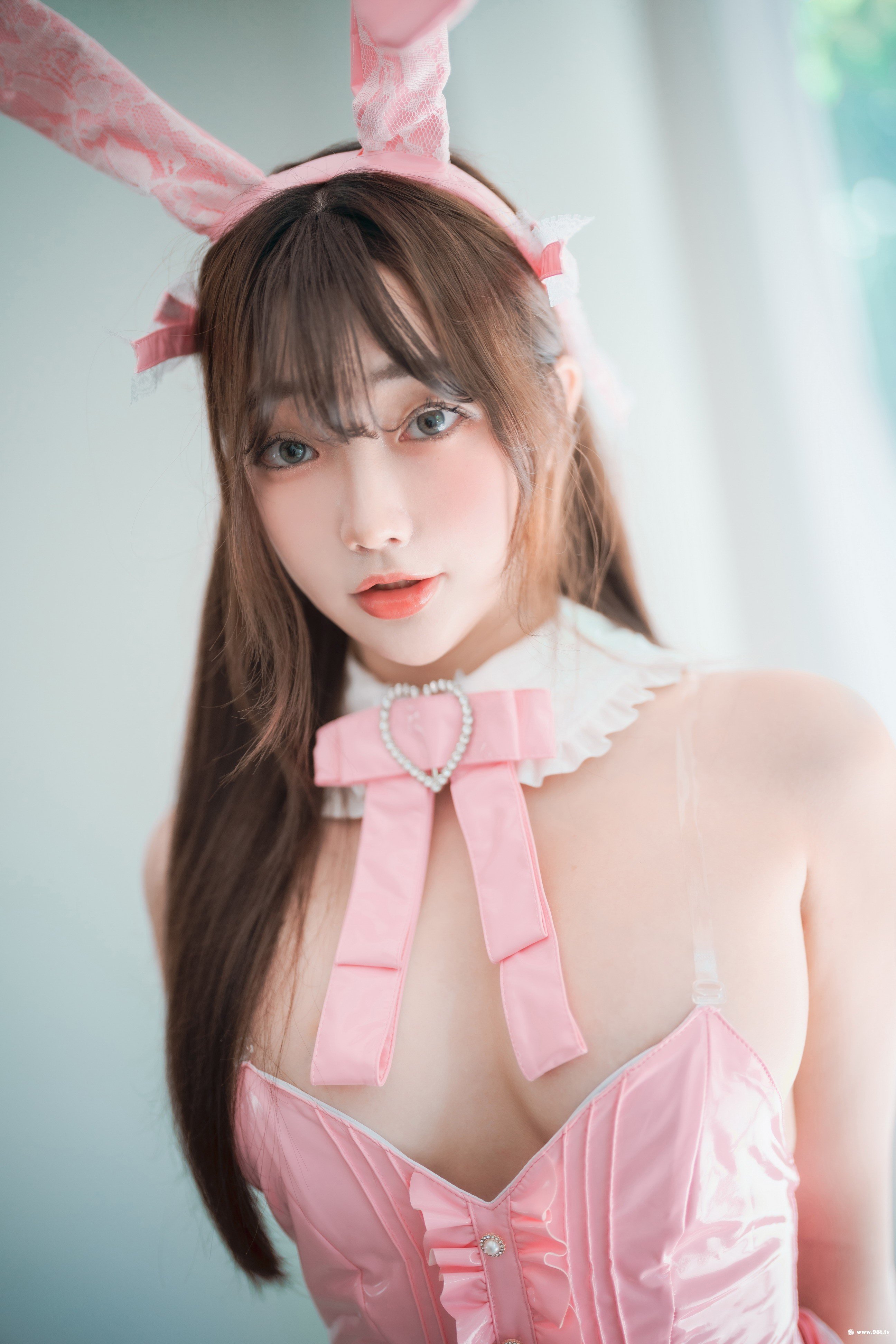 NewBom NO.004 [DJAWA] The Year of the Pink Bunny (+S.Ver) [72P]