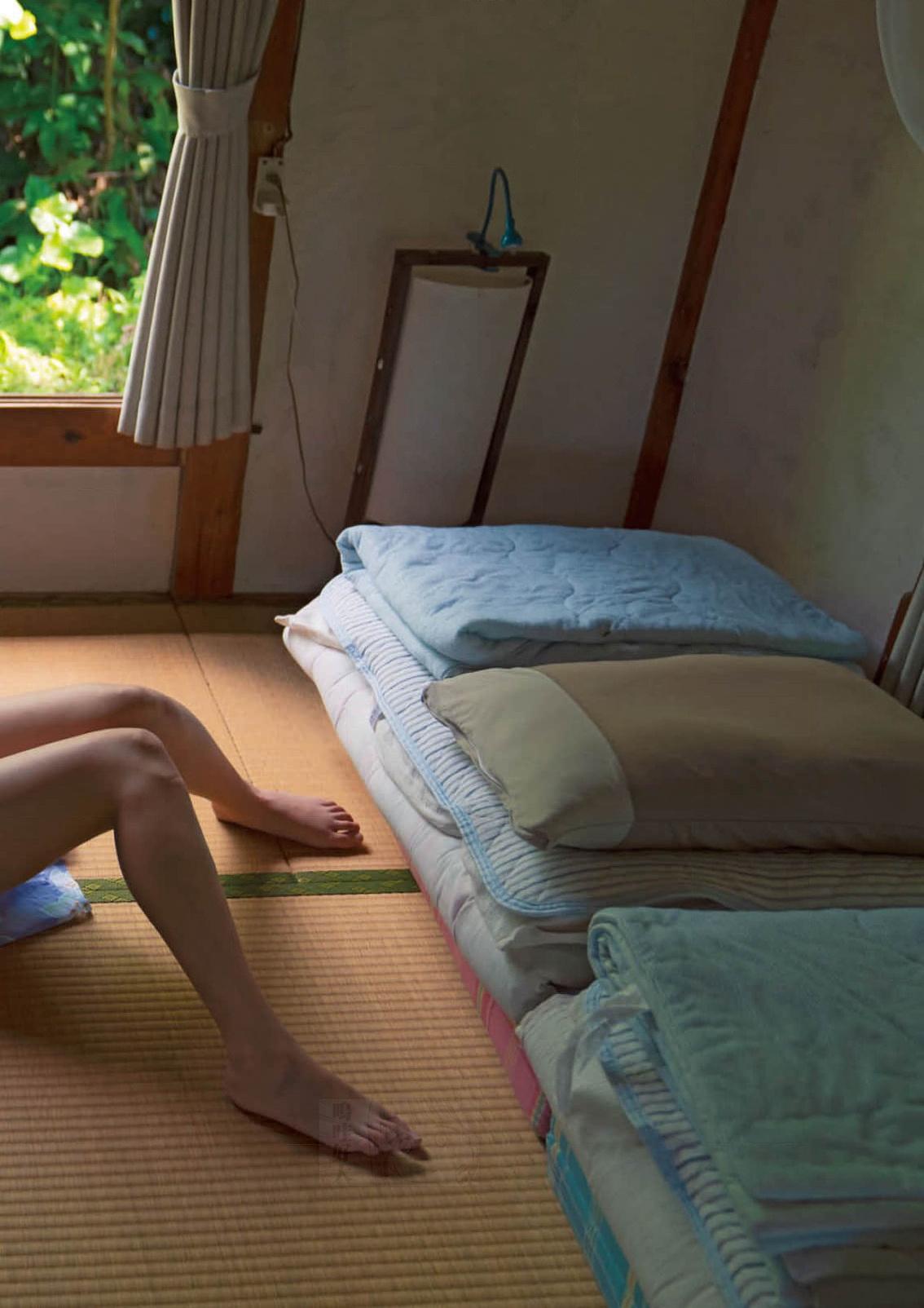 明日見未来1st写真集『あすみみ図鑑』118P