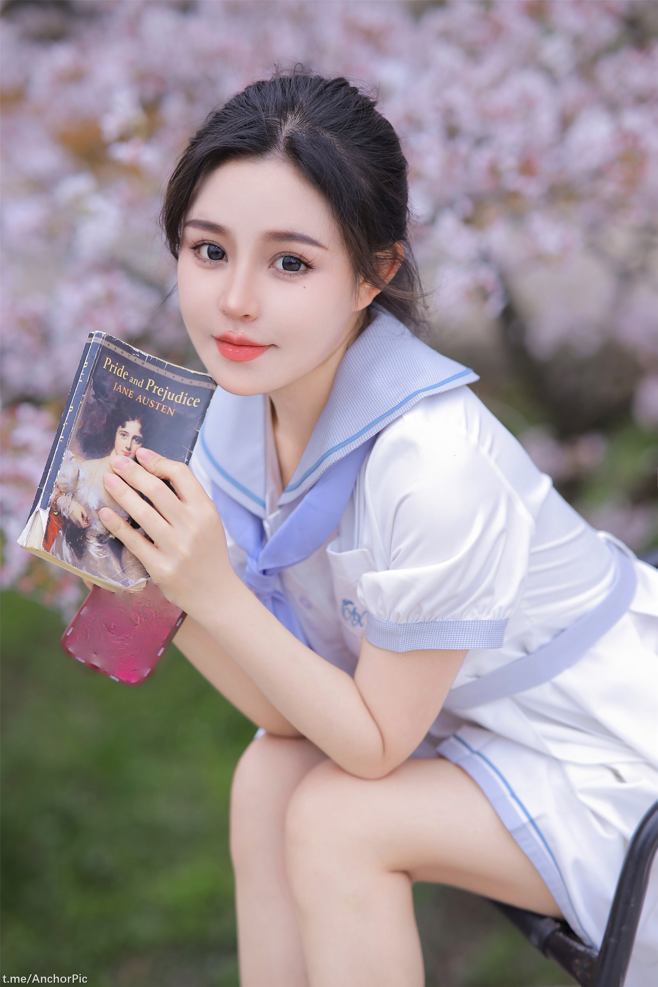 Tao Nuan Jiang - On the Way to School 60P