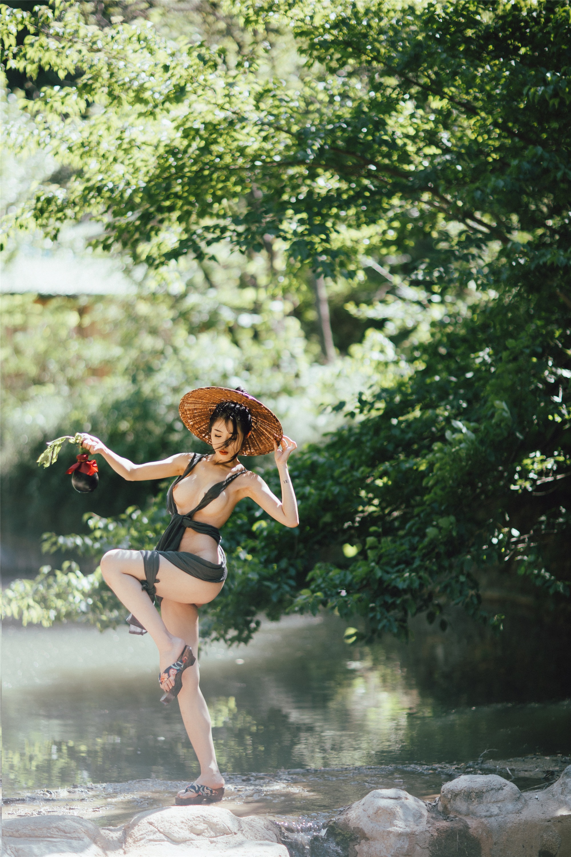 Hợp kim titan TiTi - Uống giữa núi non 100P