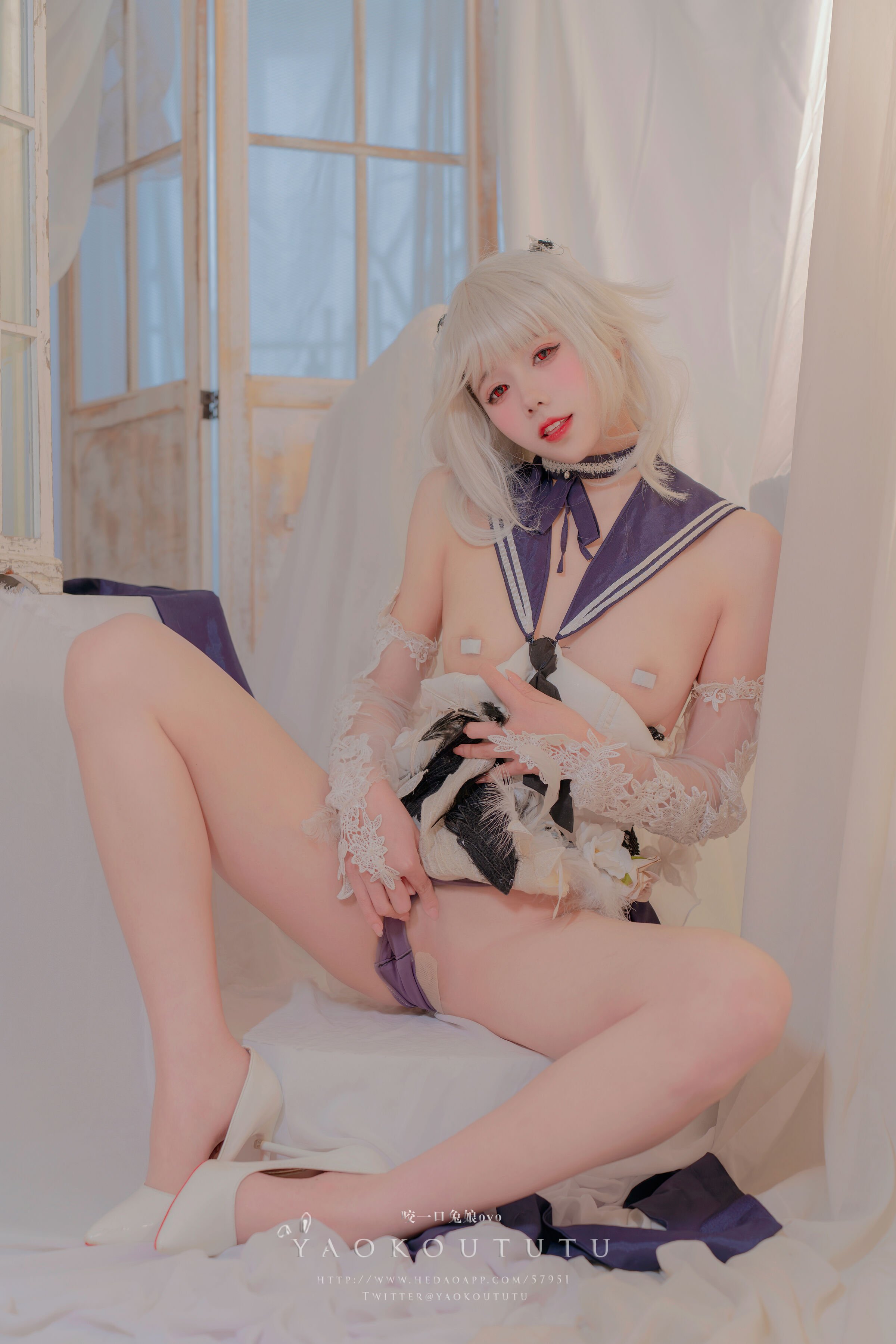 咬一口兔娘ovo 梳妝的大小姐-可畏