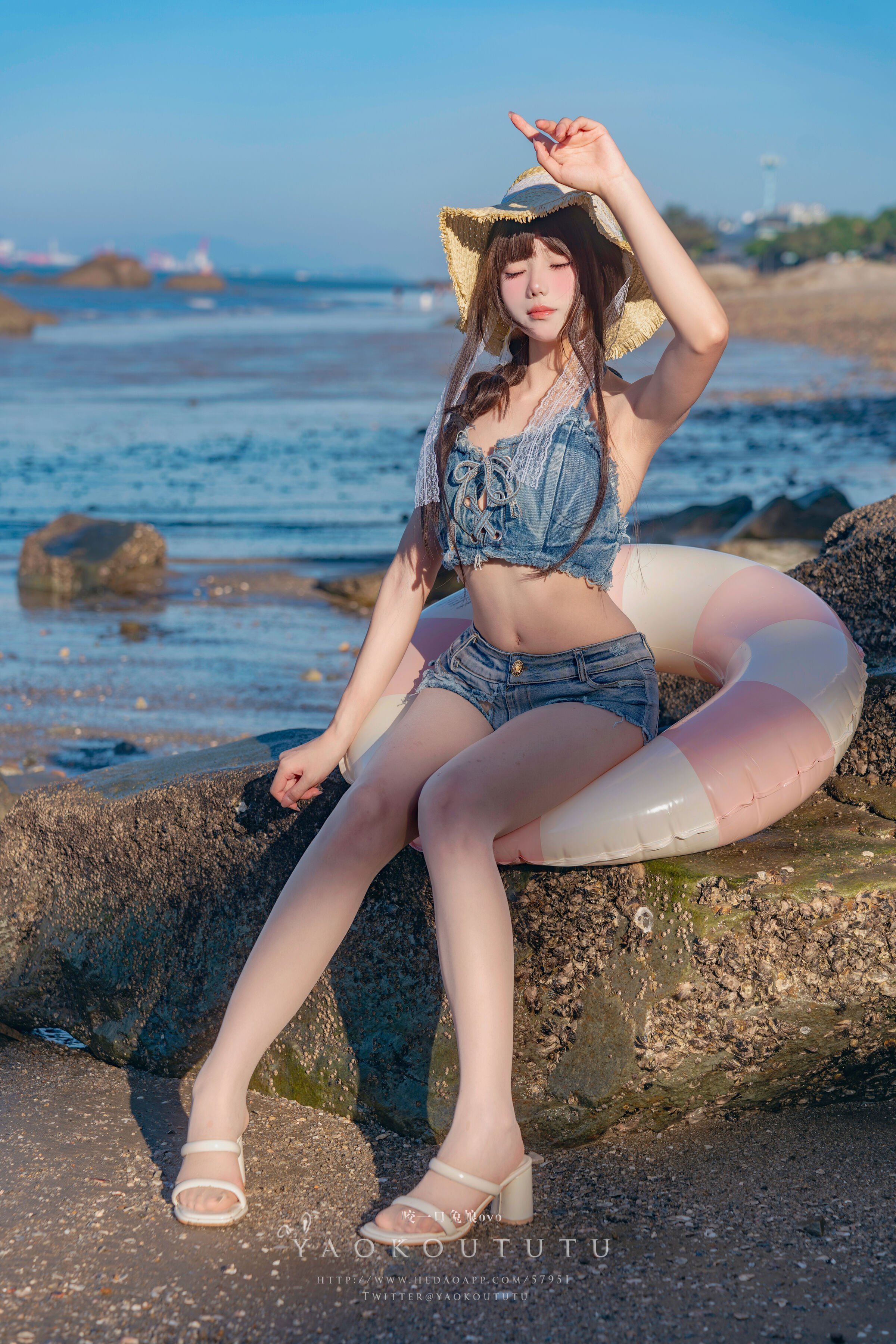Bite a bunny girl ovo, Summer day of the sea