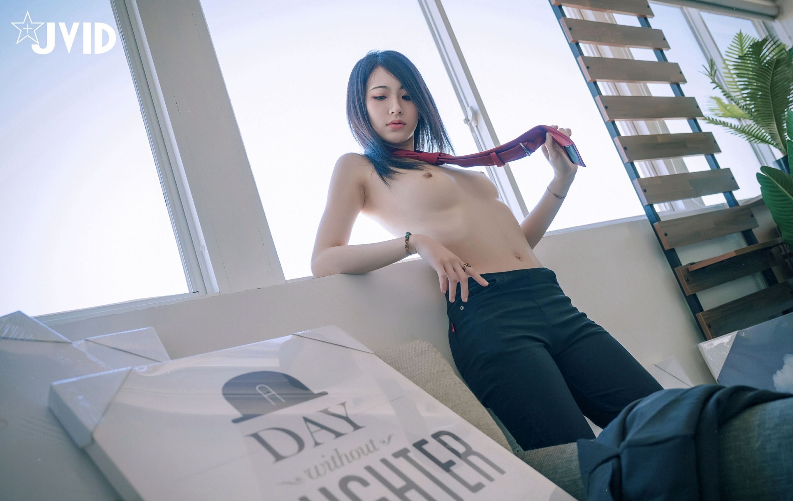JVID 阿黎《实习生全裸上班日记》