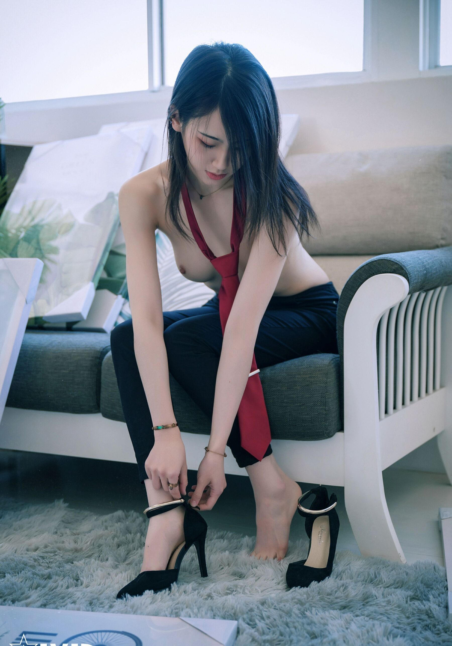 JVID 阿黎《实习生全裸上班日记》