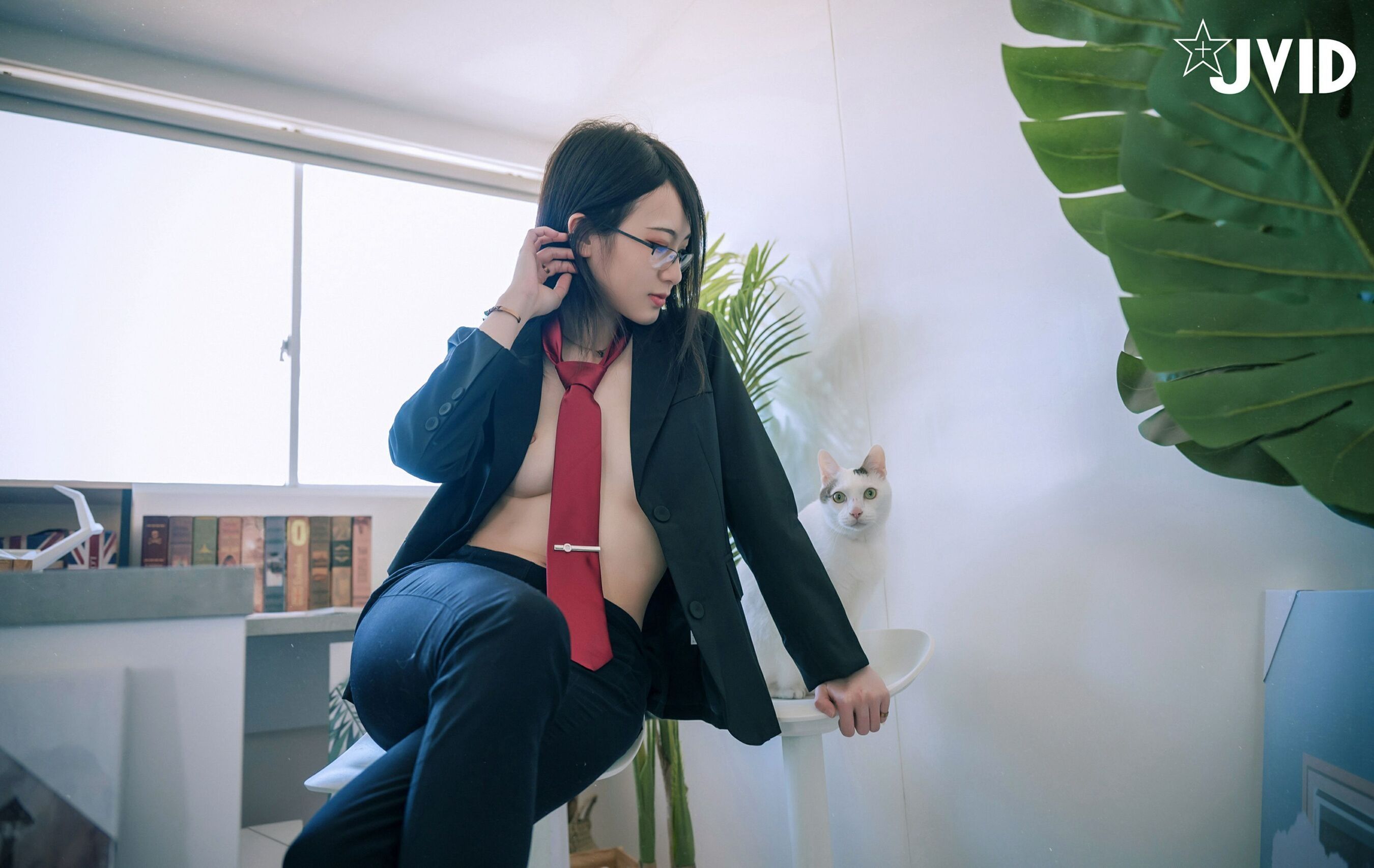 JVID 아리《인턴의 전라 출근 일기》