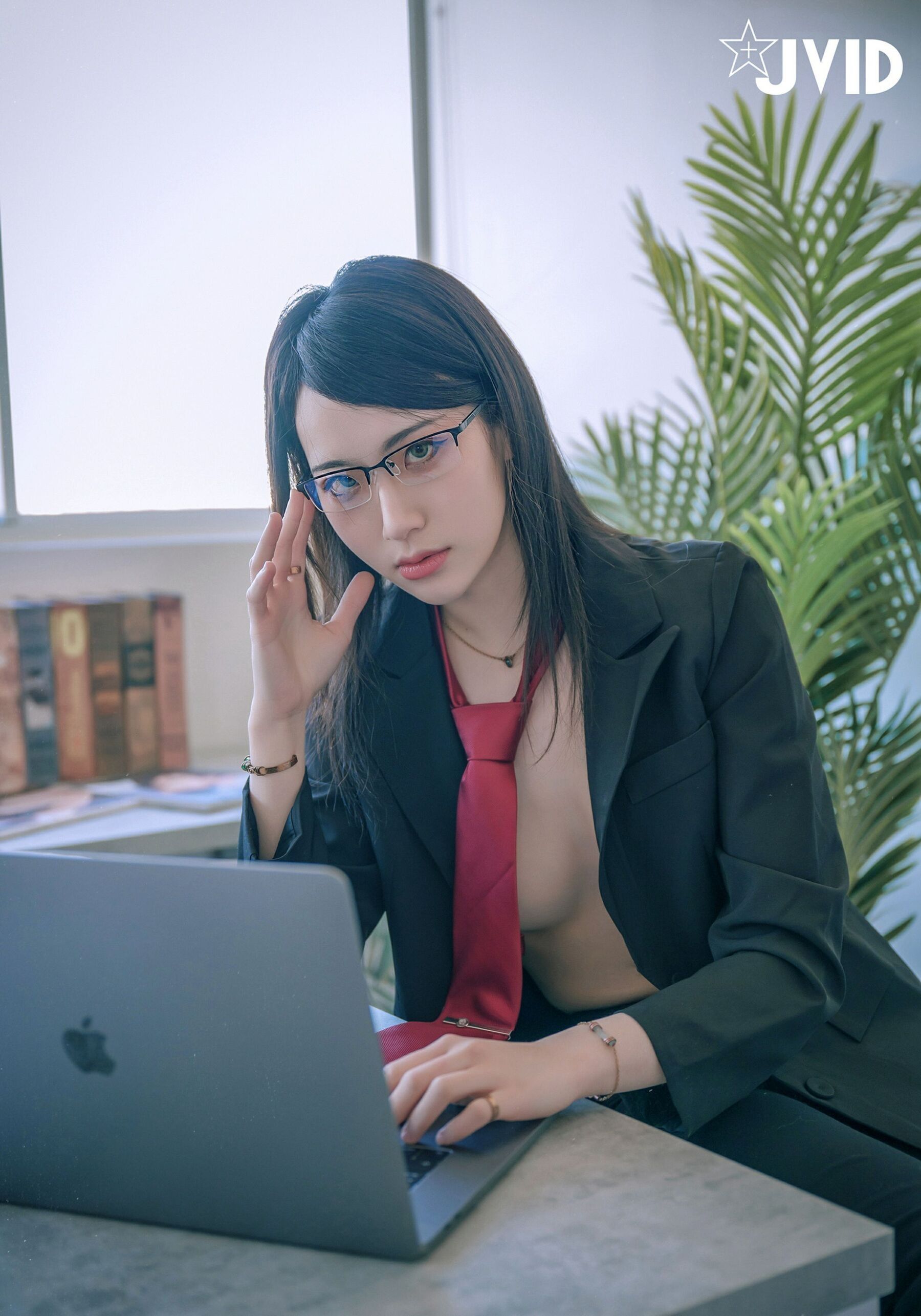 JVID 아리《인턴의 전라 출근 일기》