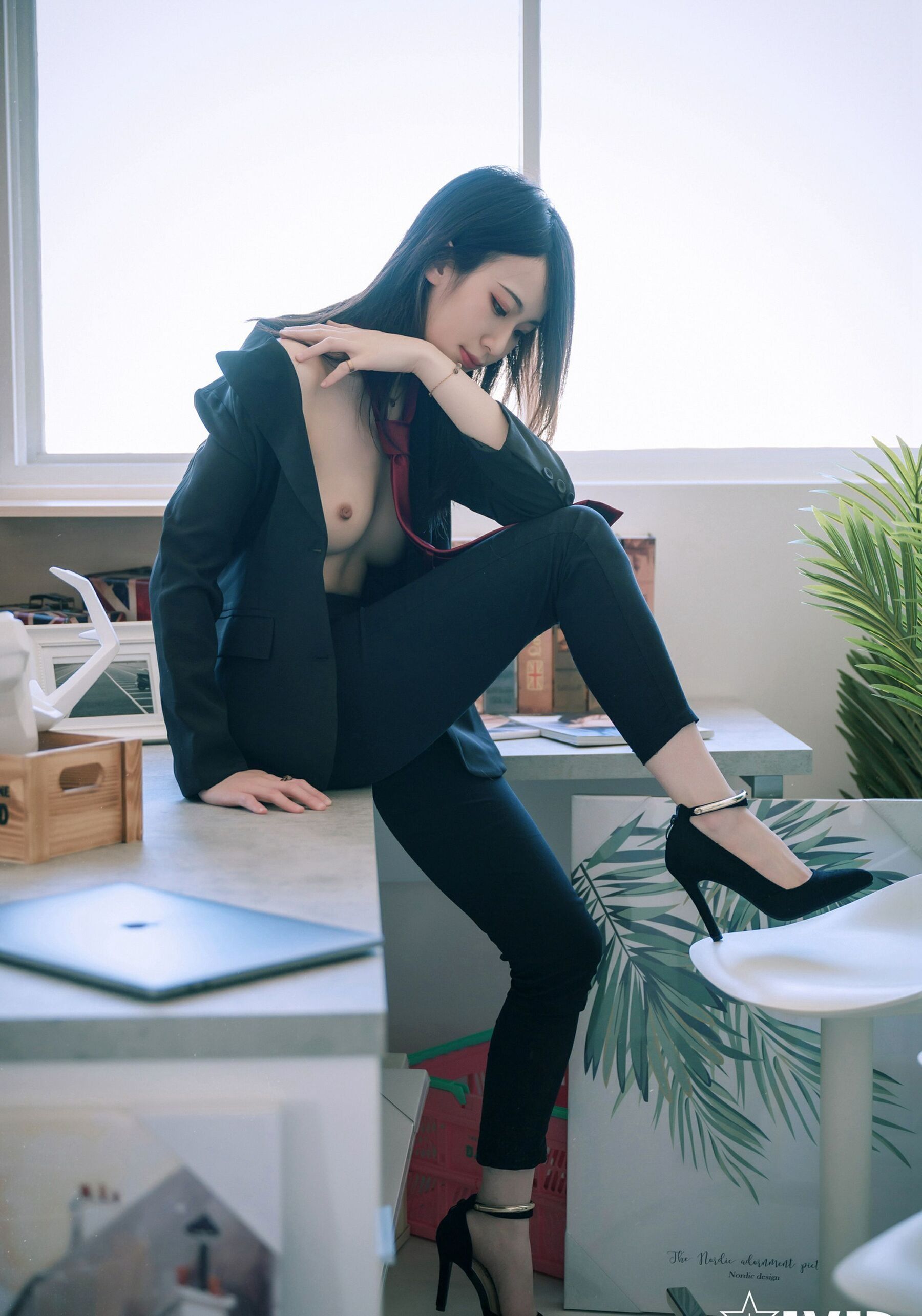 JVID 阿黎《实习生全裸上班日记》