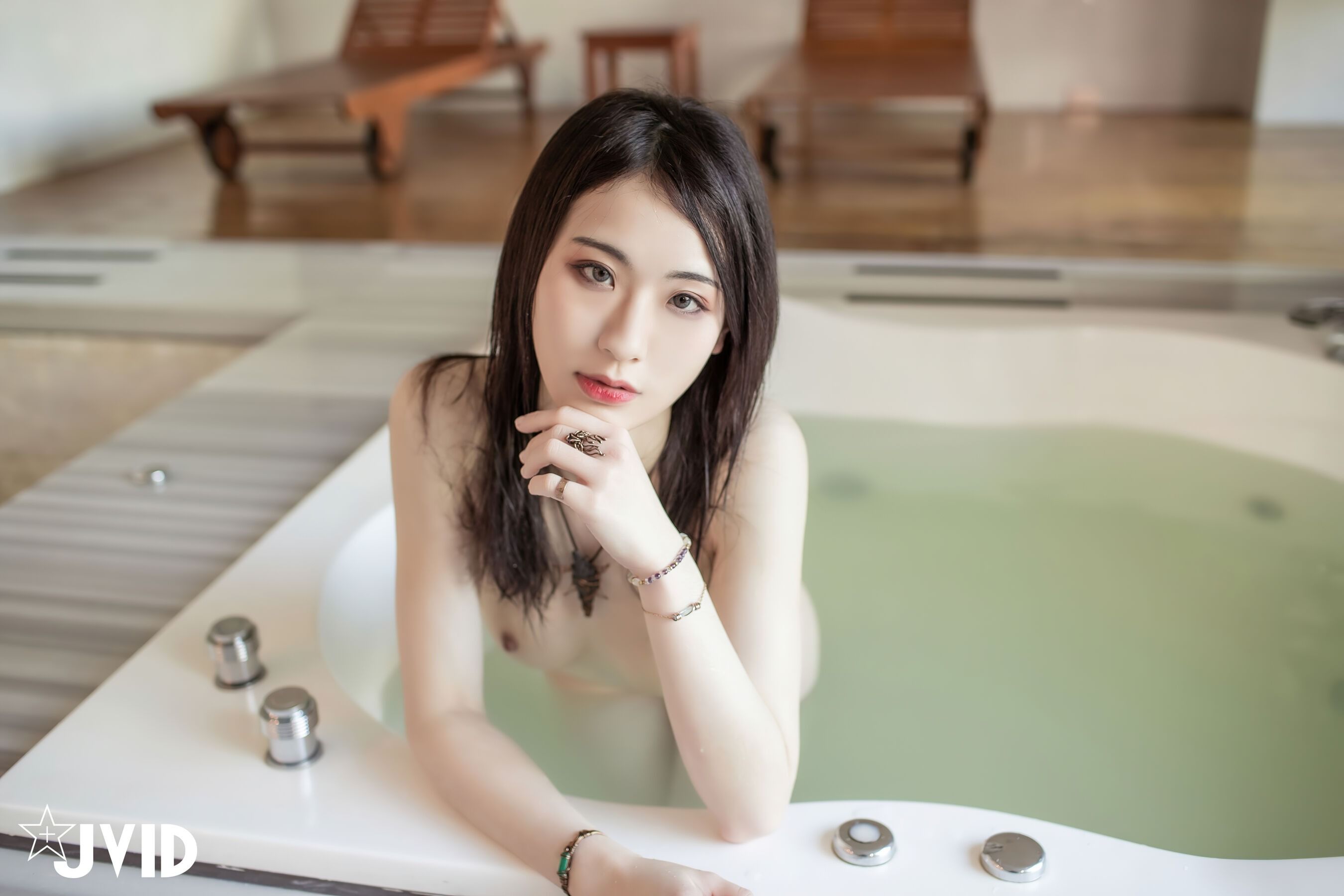 傑維德 阿黎《濕身淋浴》