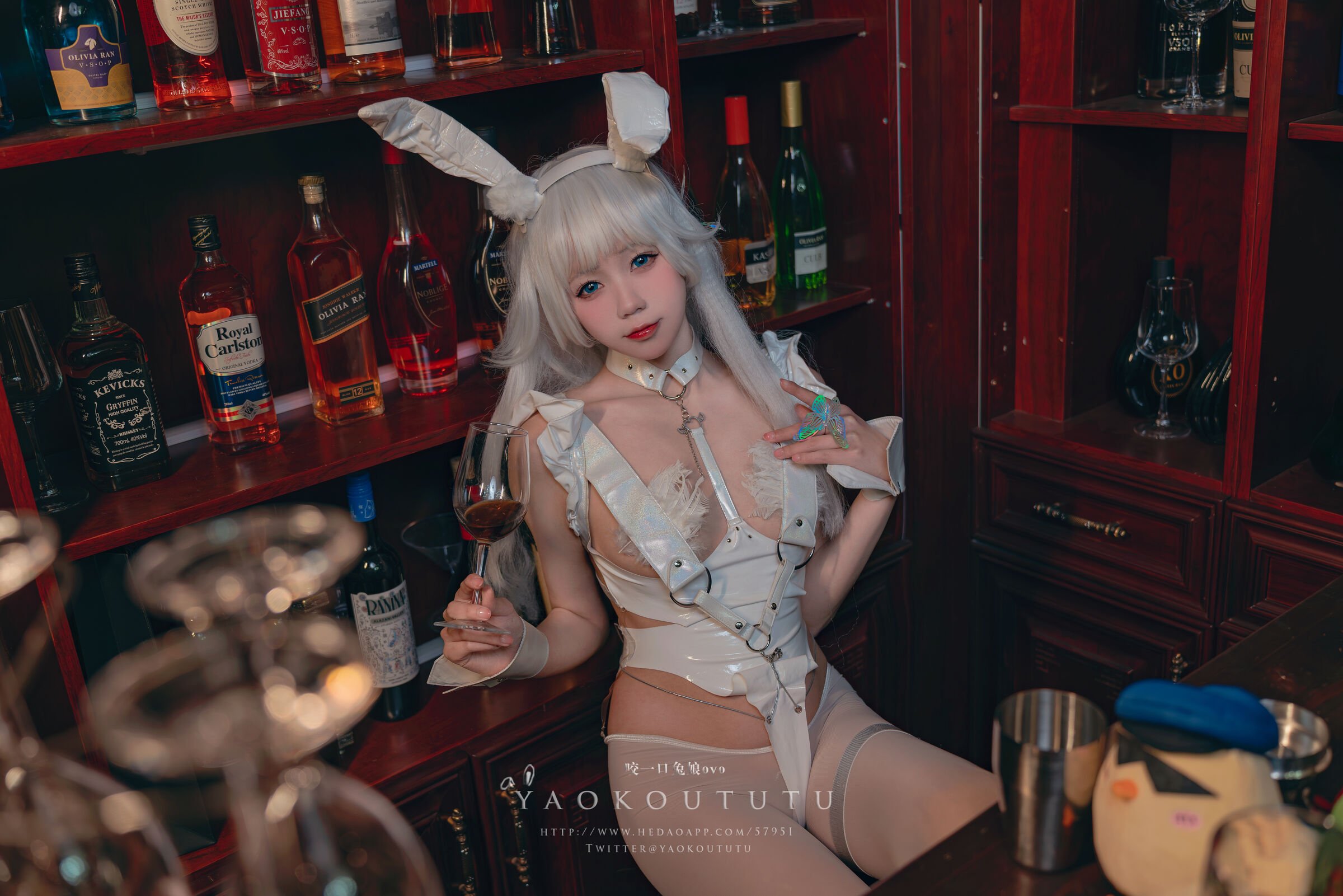 咬一口兔娘ovo 『恶毒酒吧』