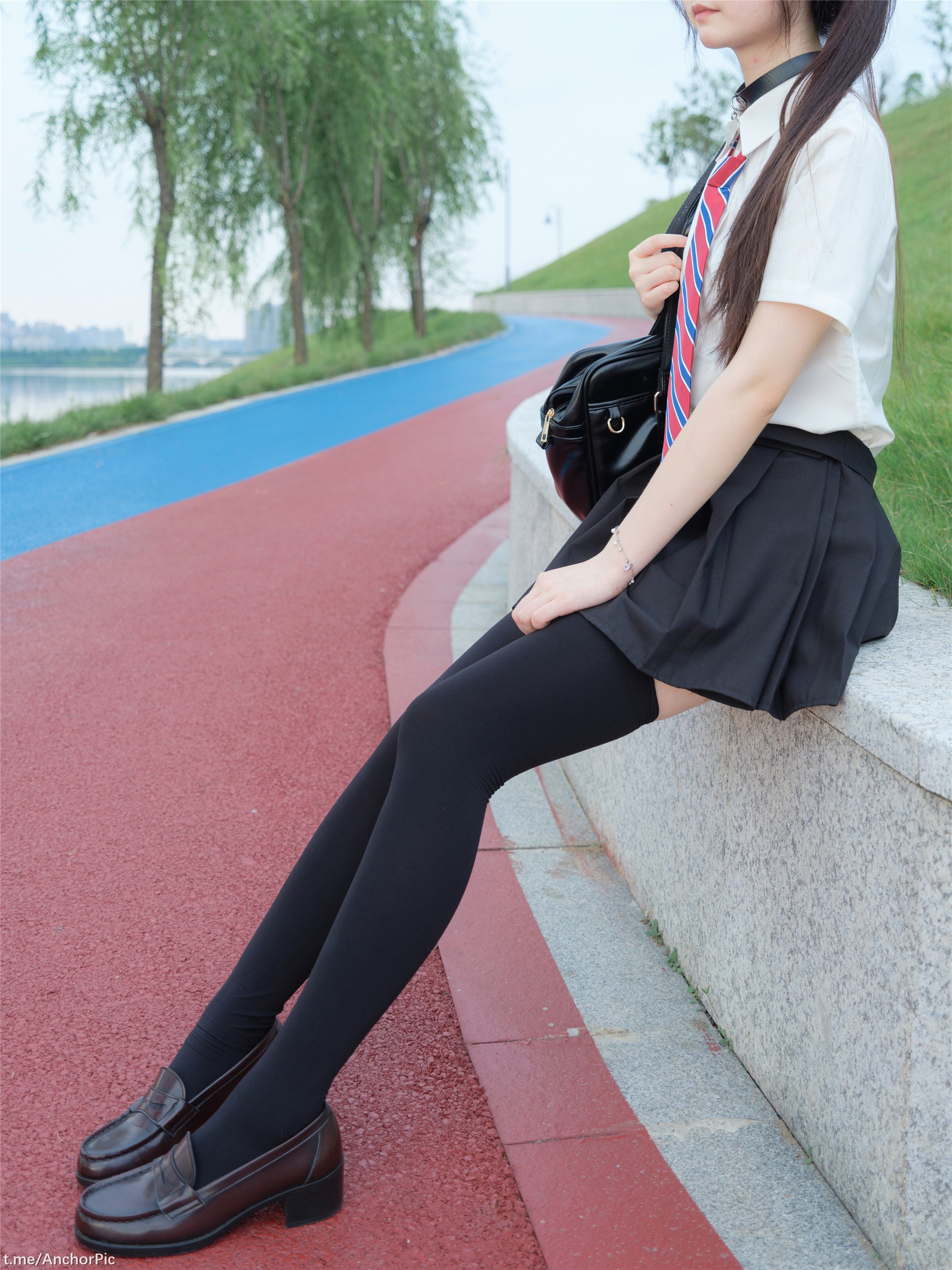 小恩黑制服寫真 93P