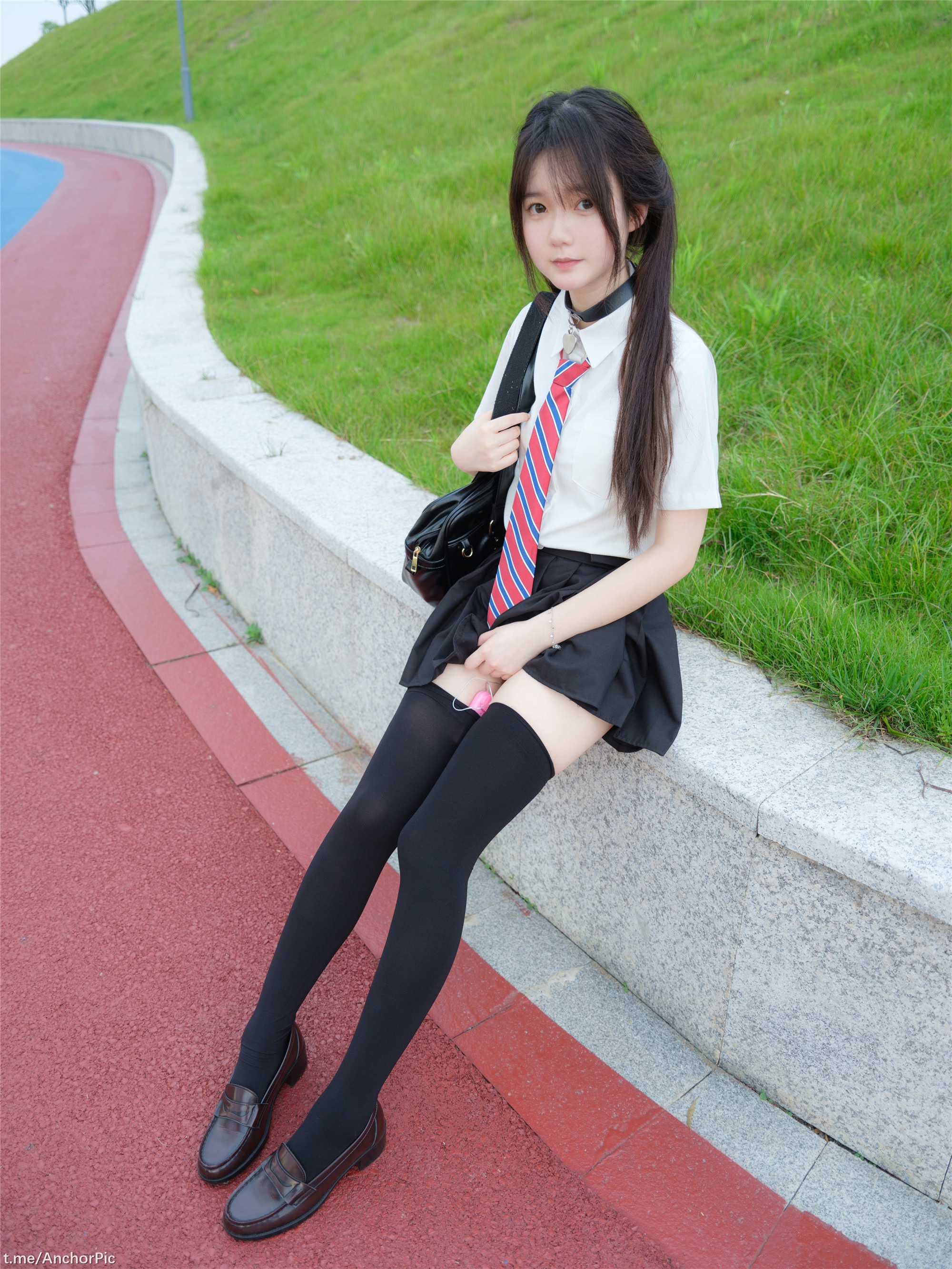 小恩黑制服寫真 93P