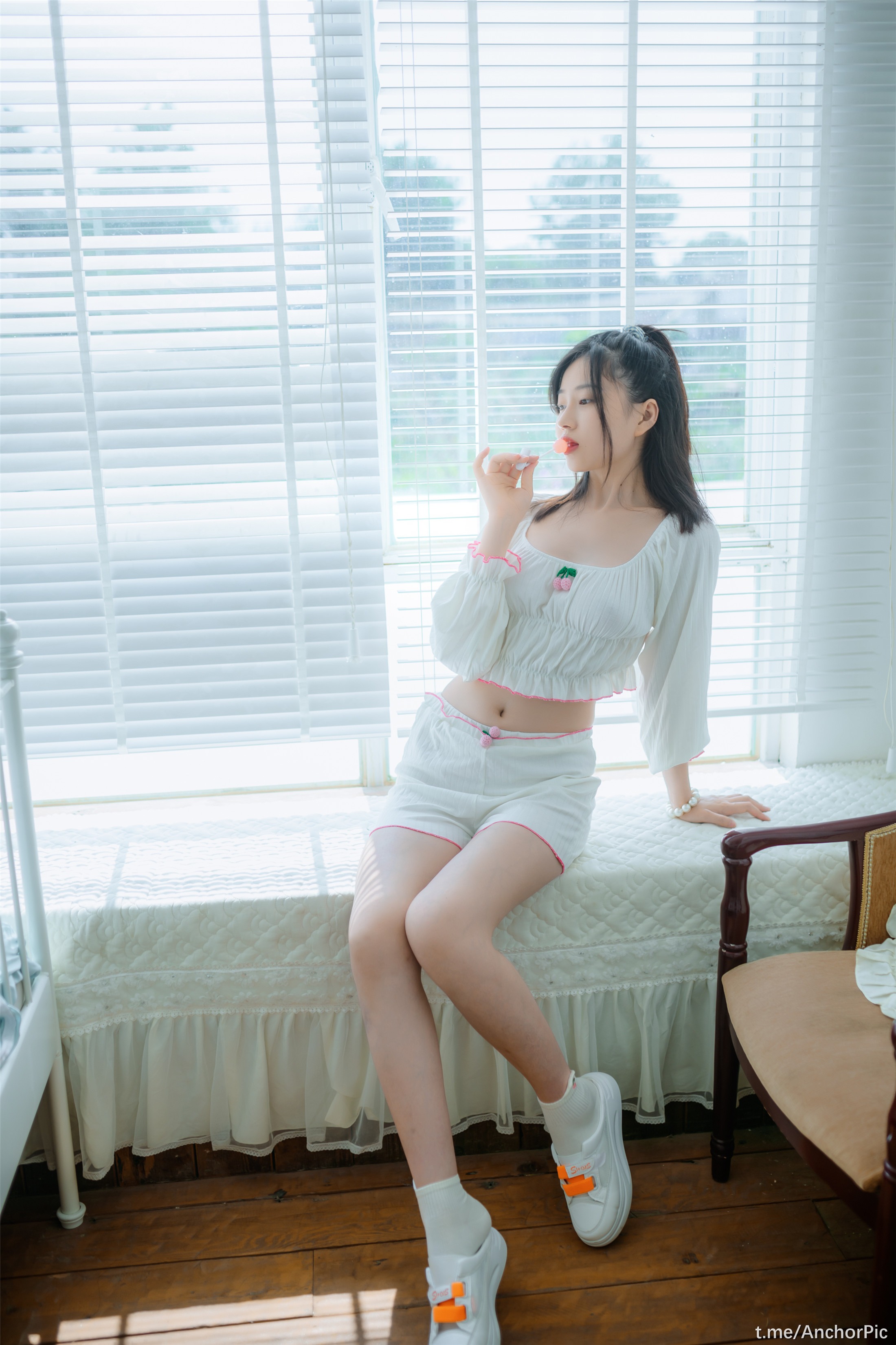 년년 - 막대사탕을 사랑하는 소녀 35P