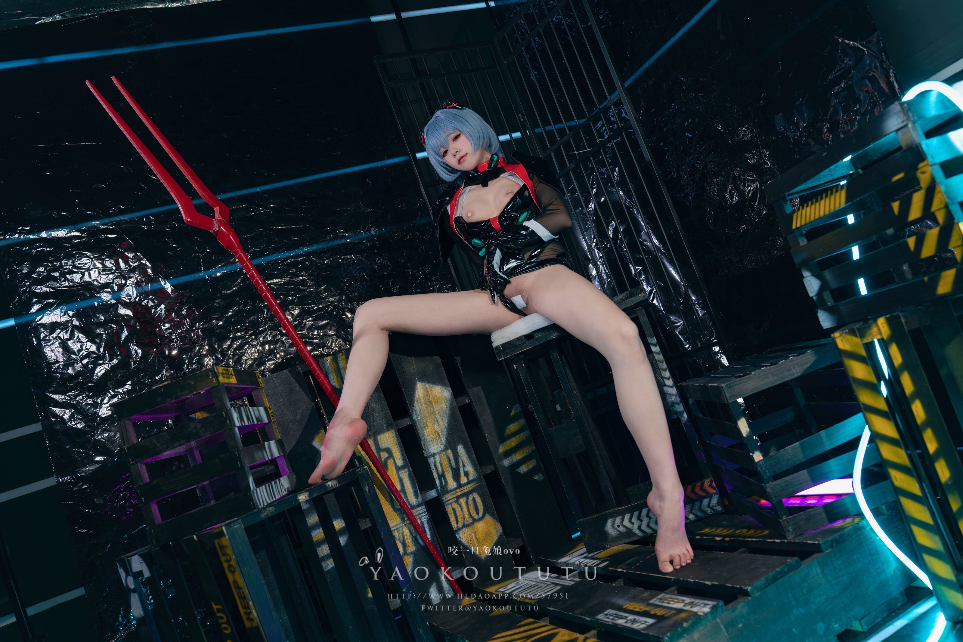 Take a bite of the bunny girl ovo - Black Lingbo
