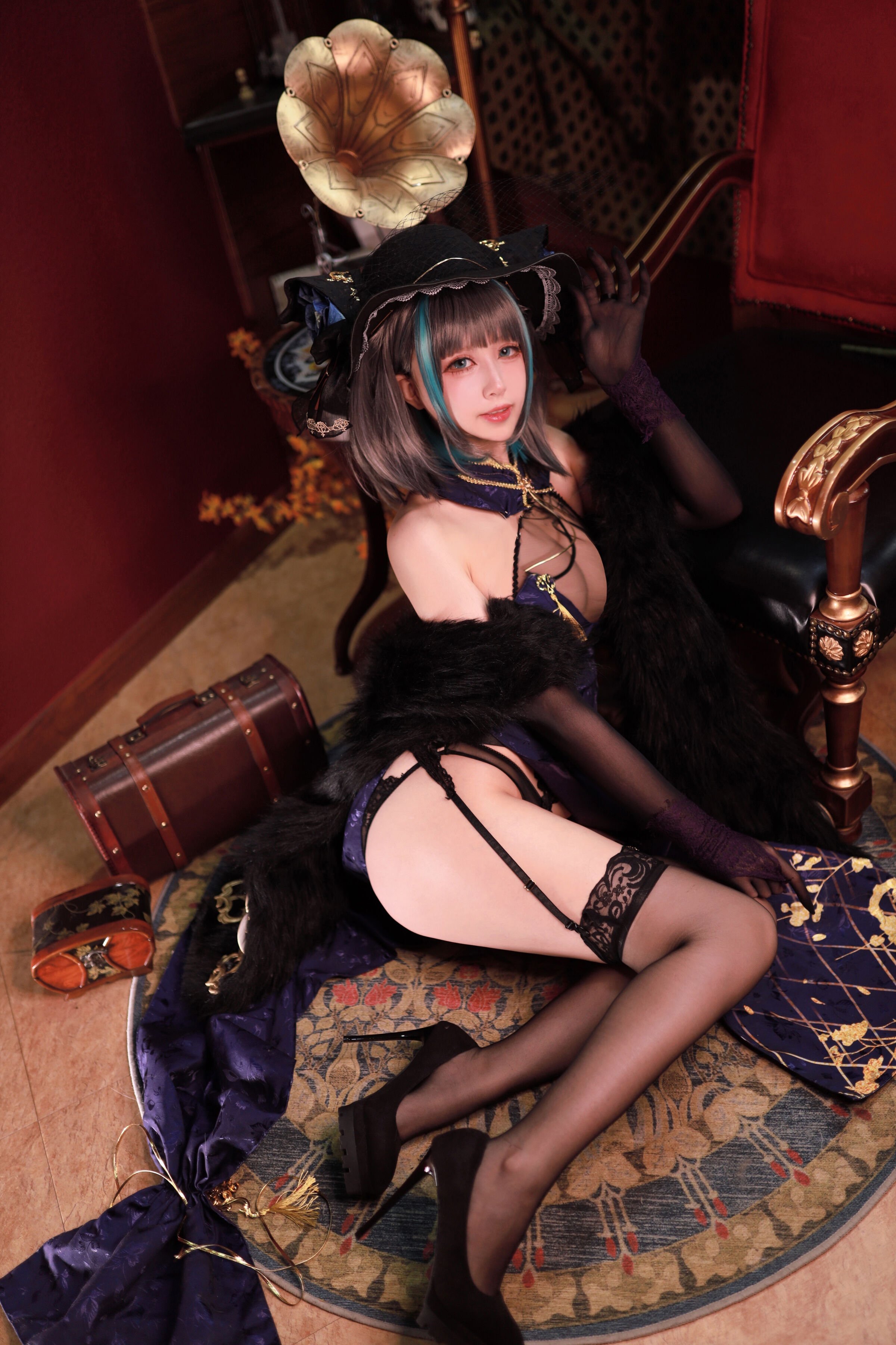 Black and White Imperial Cat, Cheshire Qipao