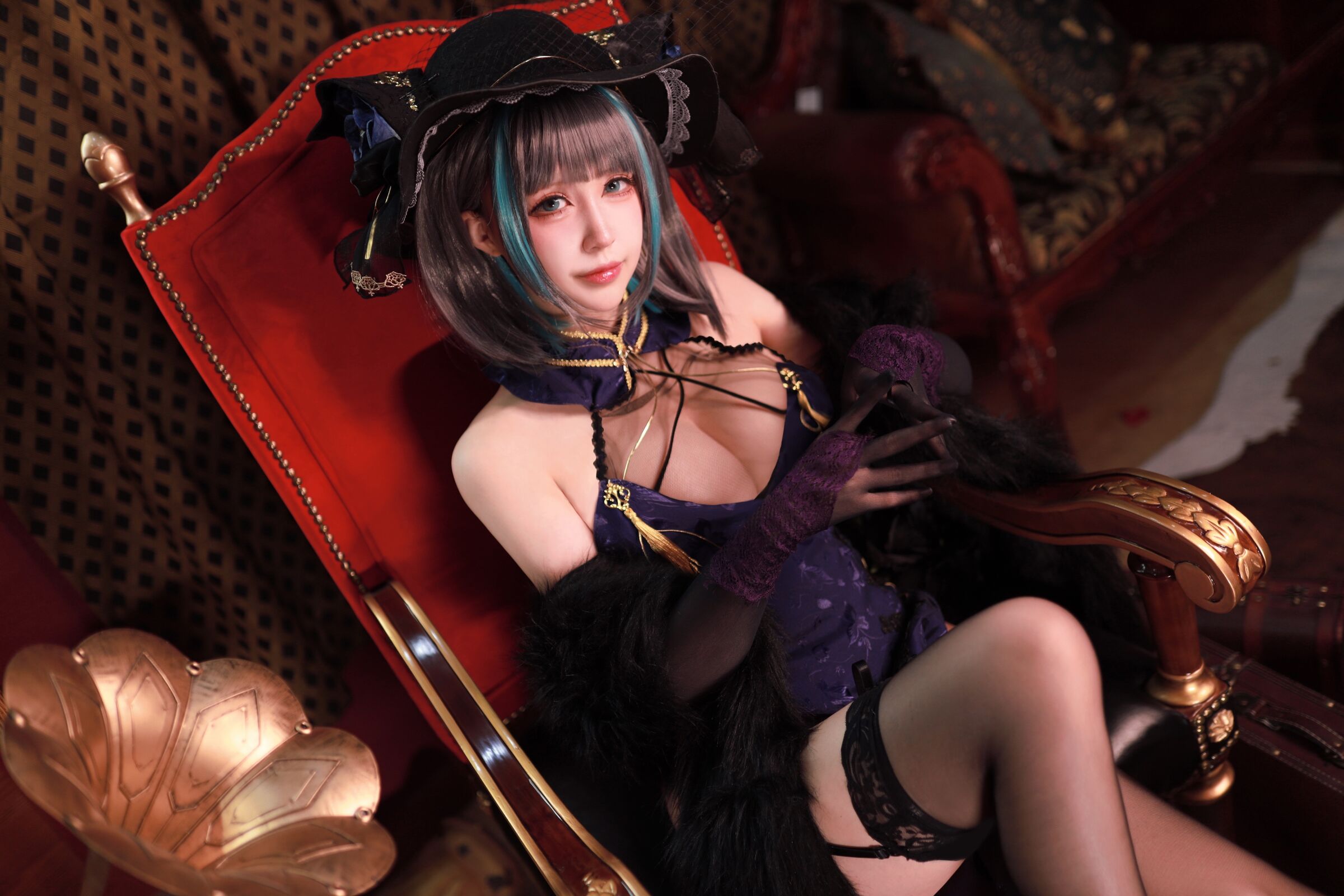 Black and White Imperial Cat, Cheshire Qipao