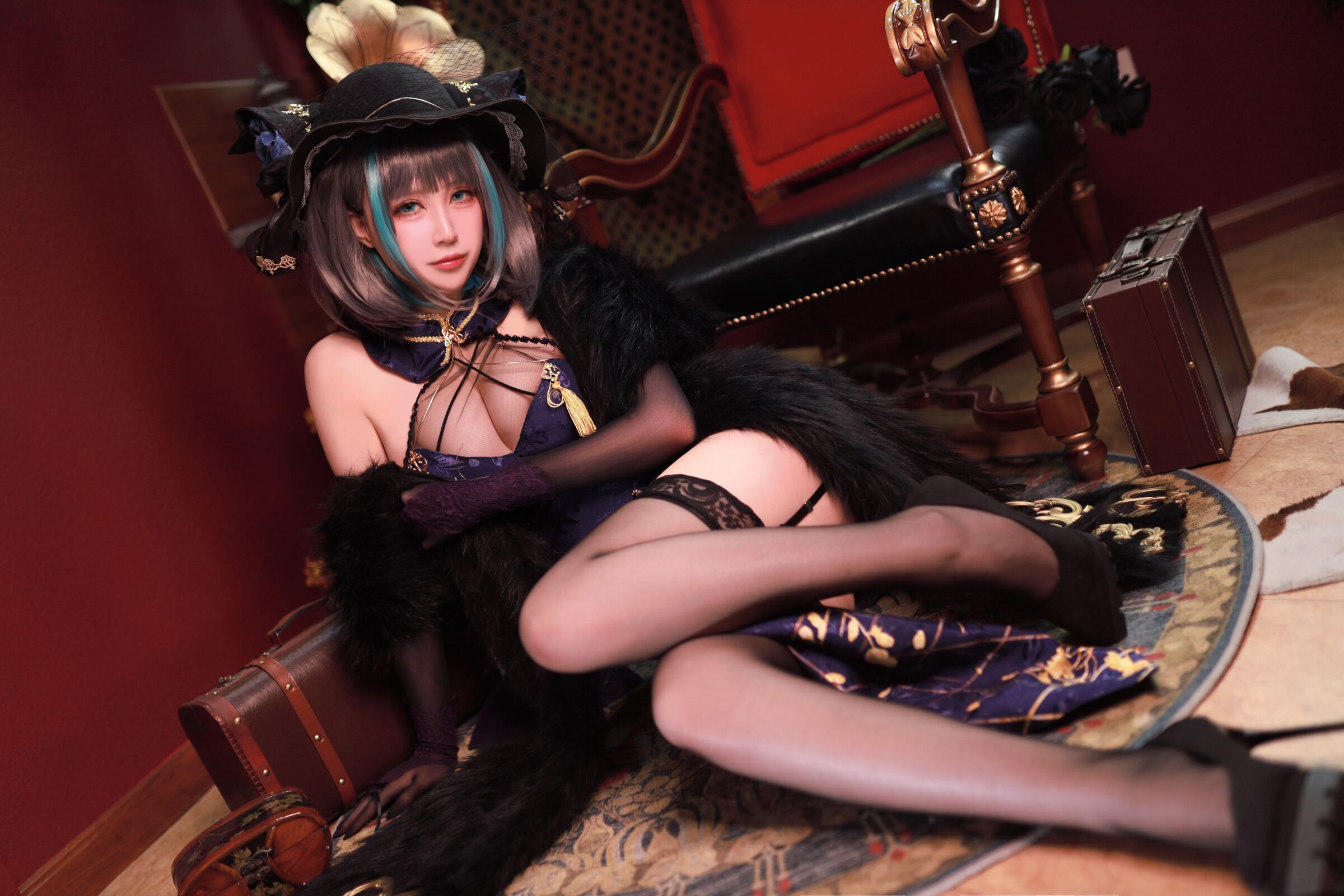 Black and White Imperial Cat, Cheshire Qipao