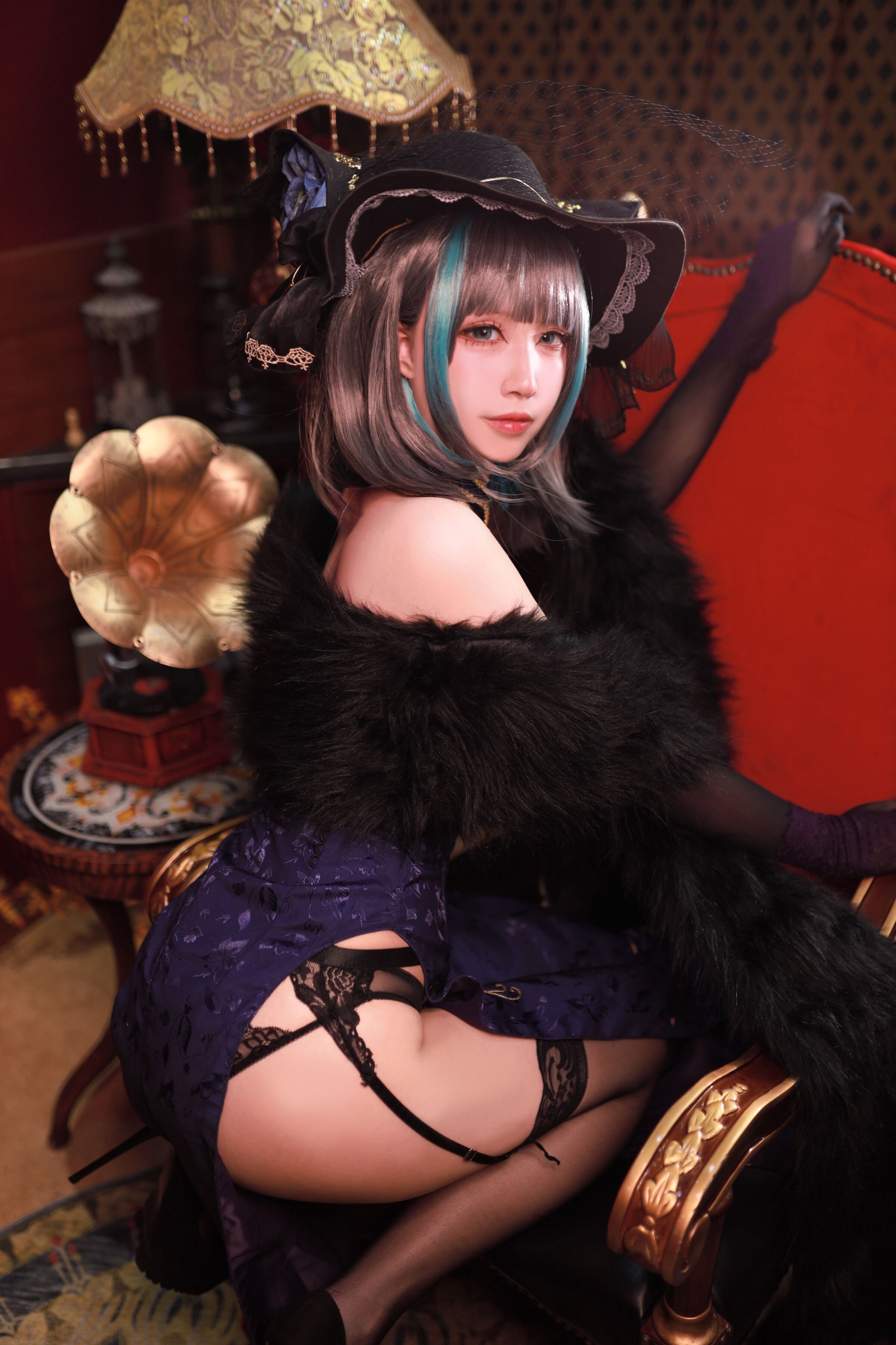 Black and White Imperial Cat, Cheshire Qipao