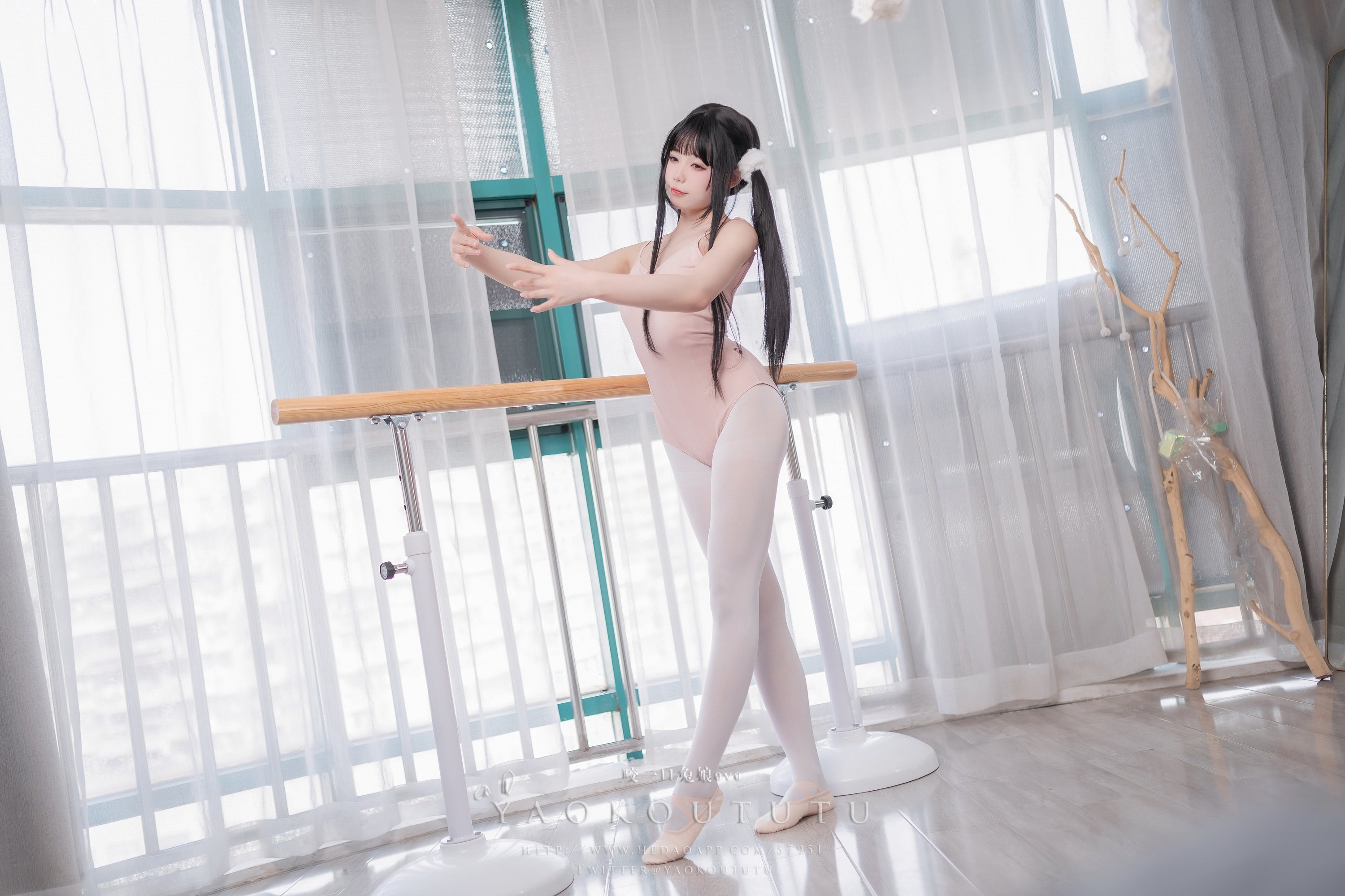 Bite a Rabbit Girl ovo - The Untimely Dance Lesson