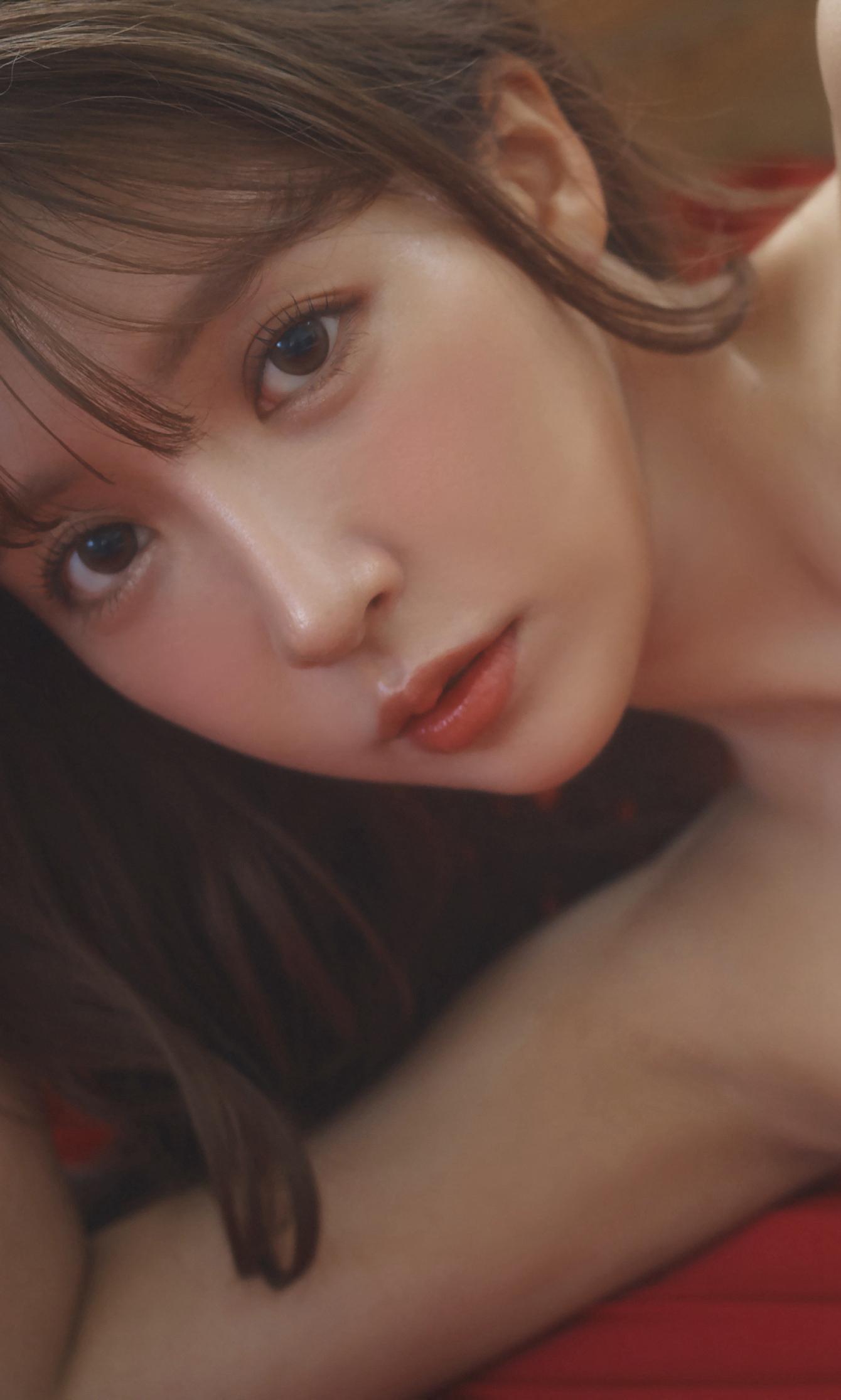 หนังสือภาพของ ยูอา มิคามิ 'Your DOLL' 100 หน้า