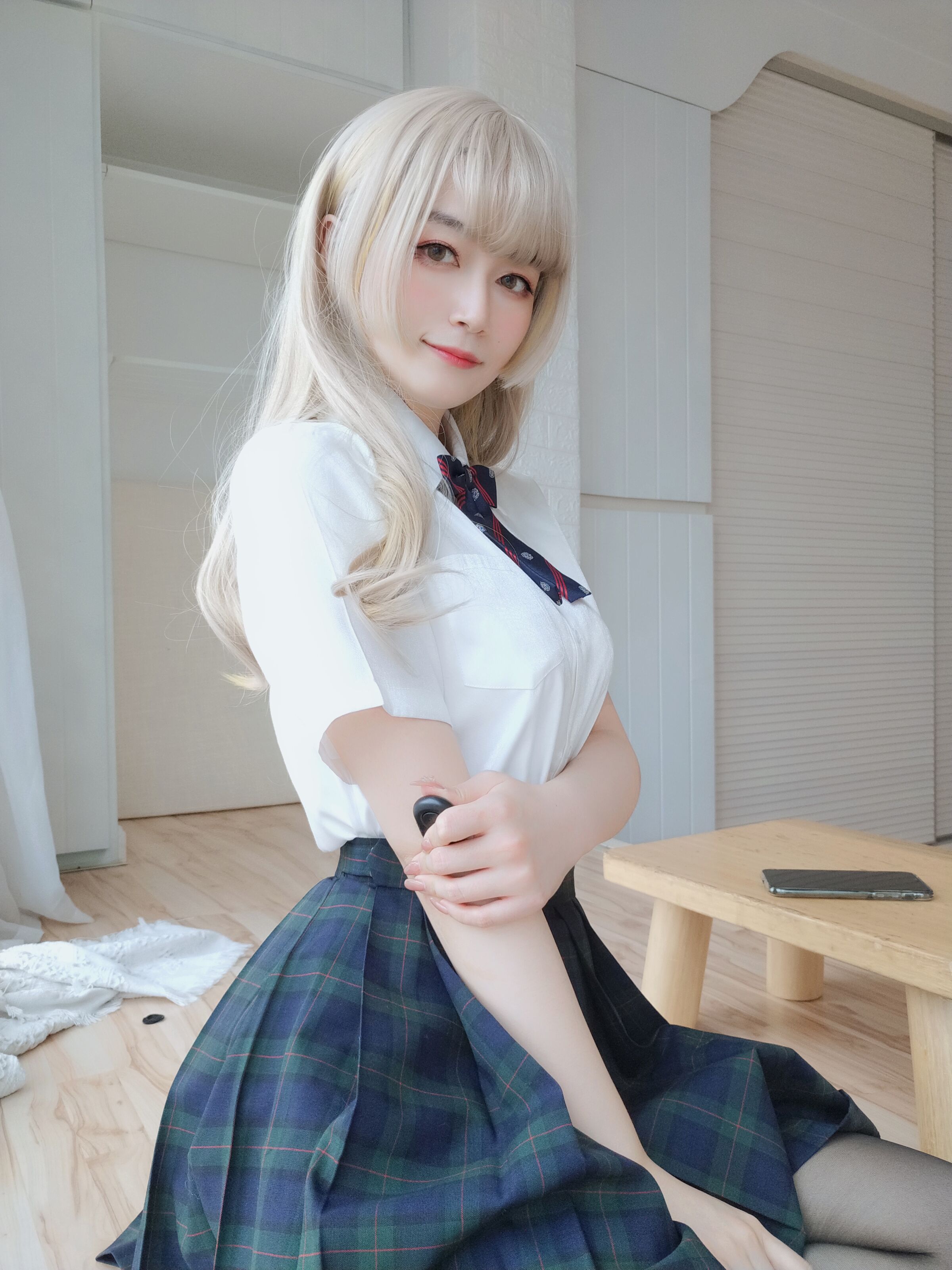 Bạch Ngân 81] Không gian xám