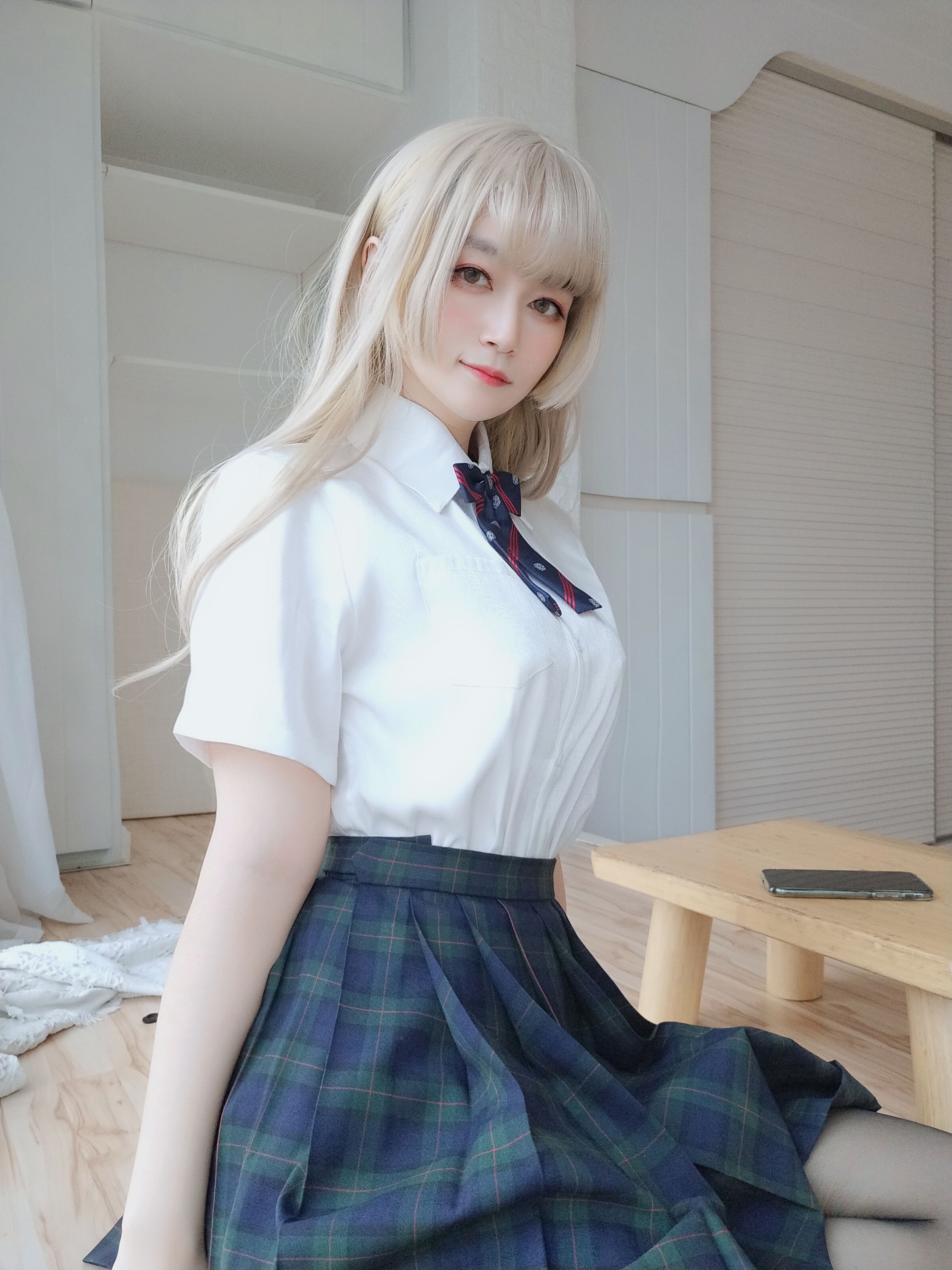 Bạch Ngân 81] Không gian xám