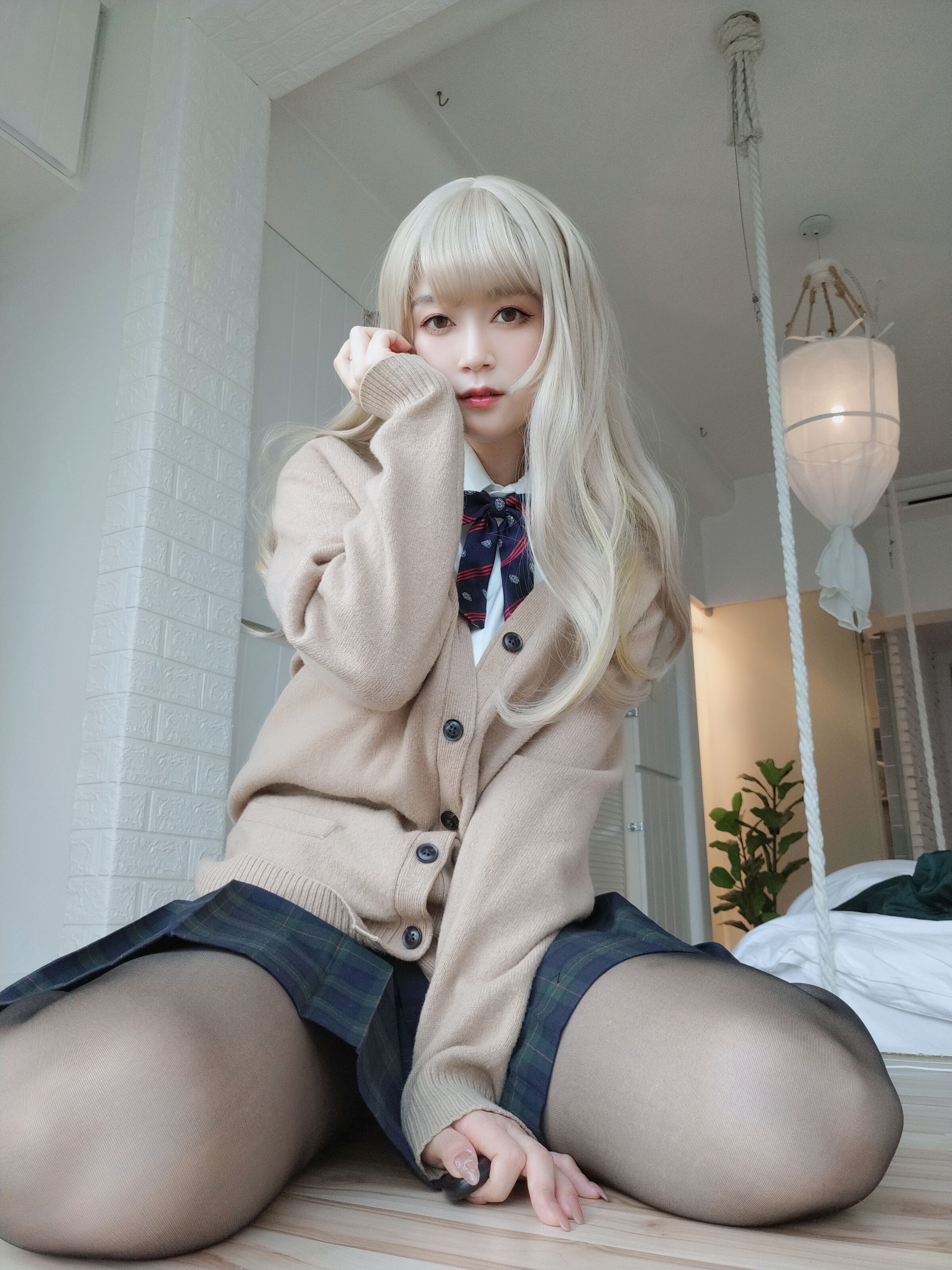 Baiyin 81] Gray Space