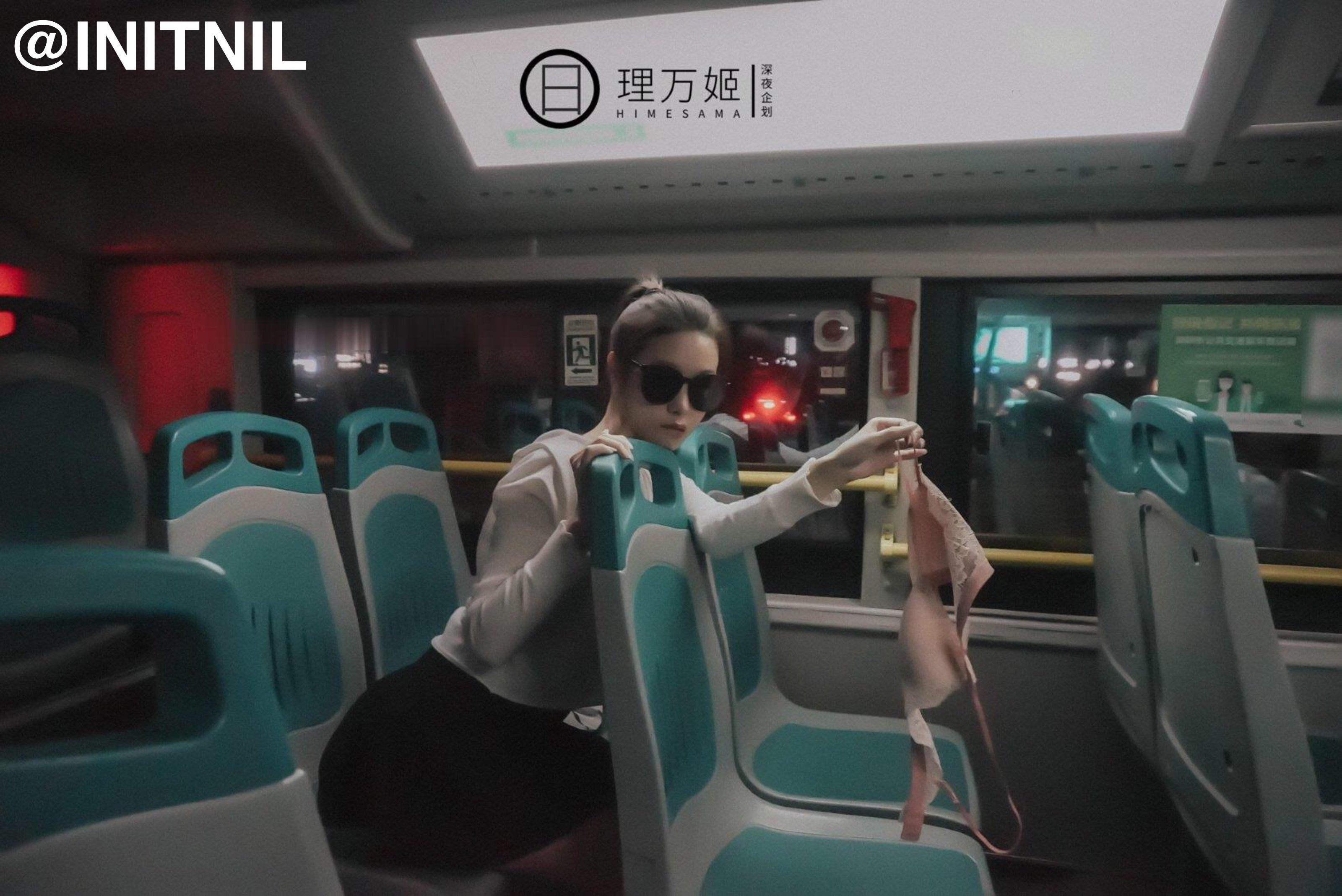 Late Night Project] Li Wan Ji - Masturbating on the Bus