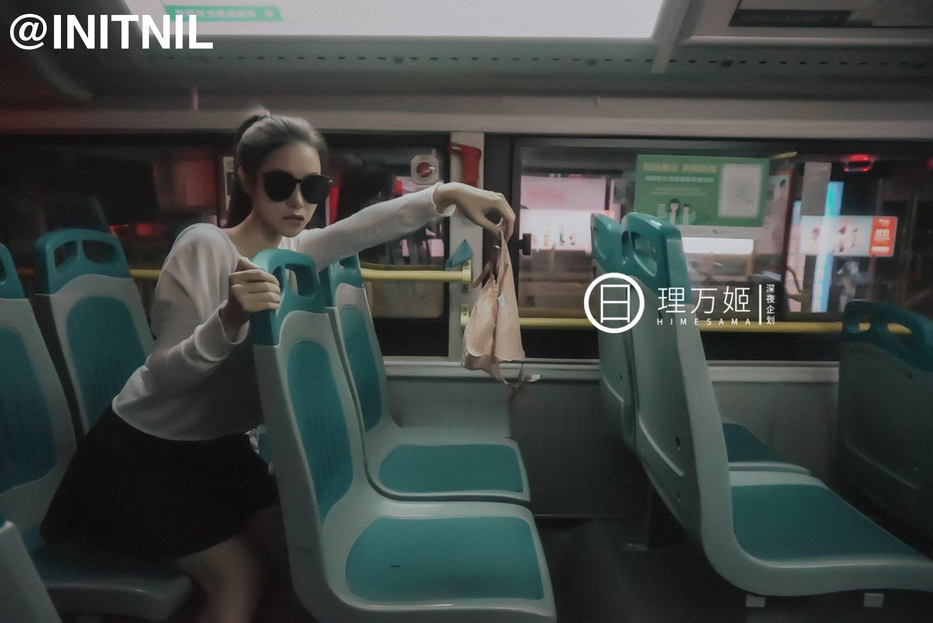 Late Night Project] Li Wan Ji - Masturbating on the Bus