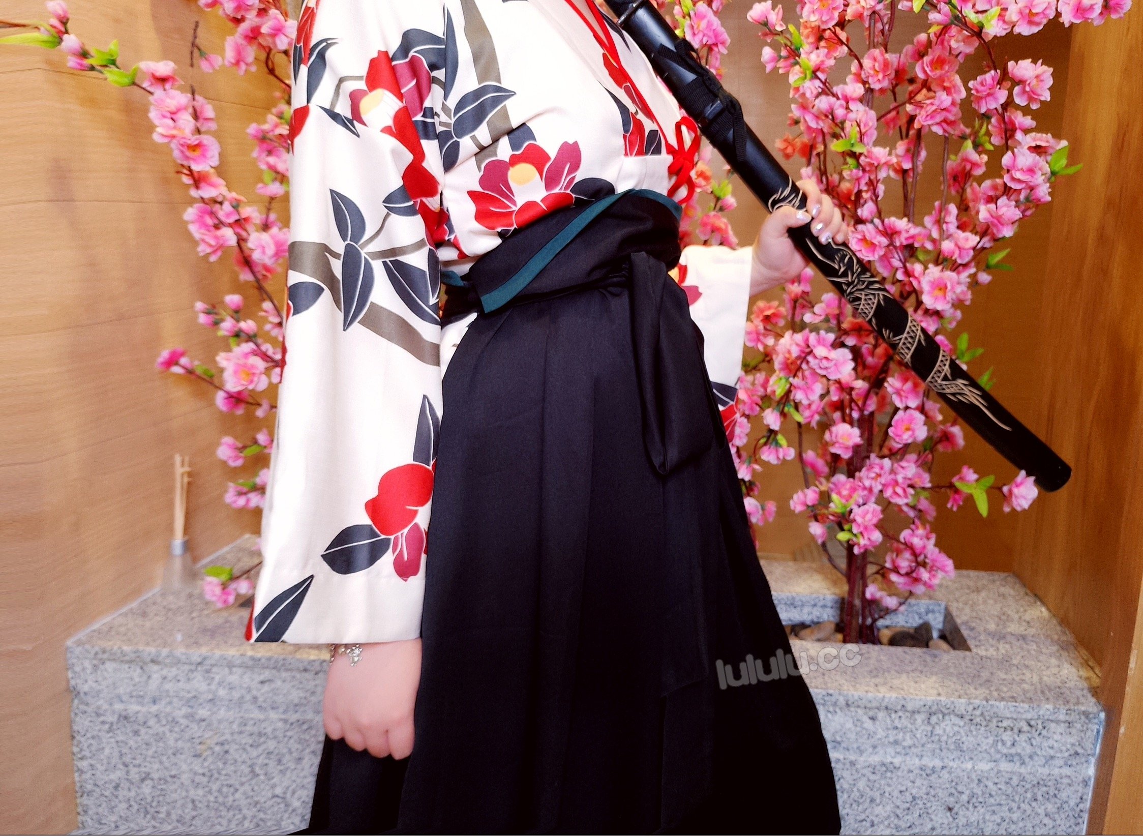 三寸ロリ - 和服を着た帯刀の少女