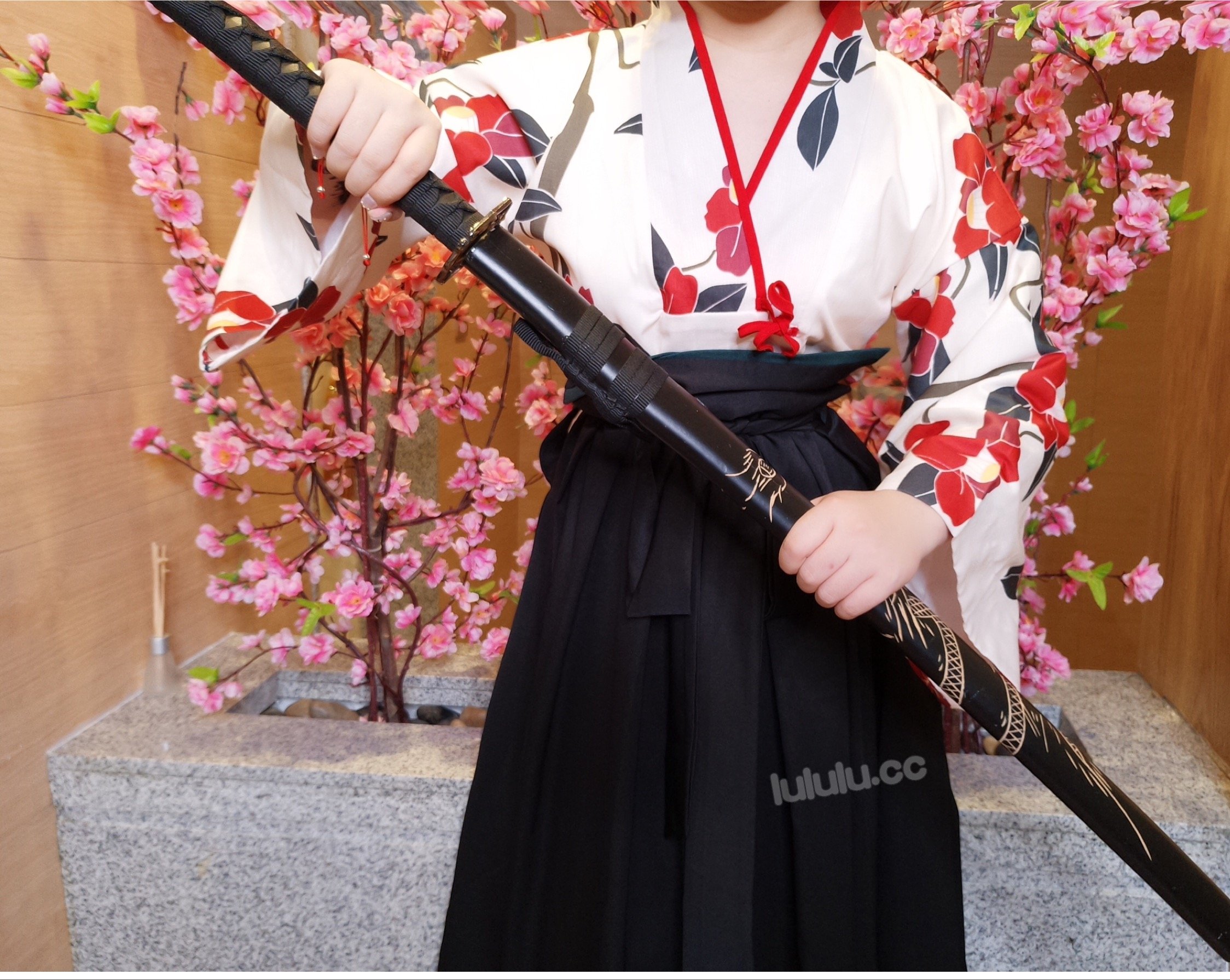 三寸ロリ - 和服を着た帯刀の少女