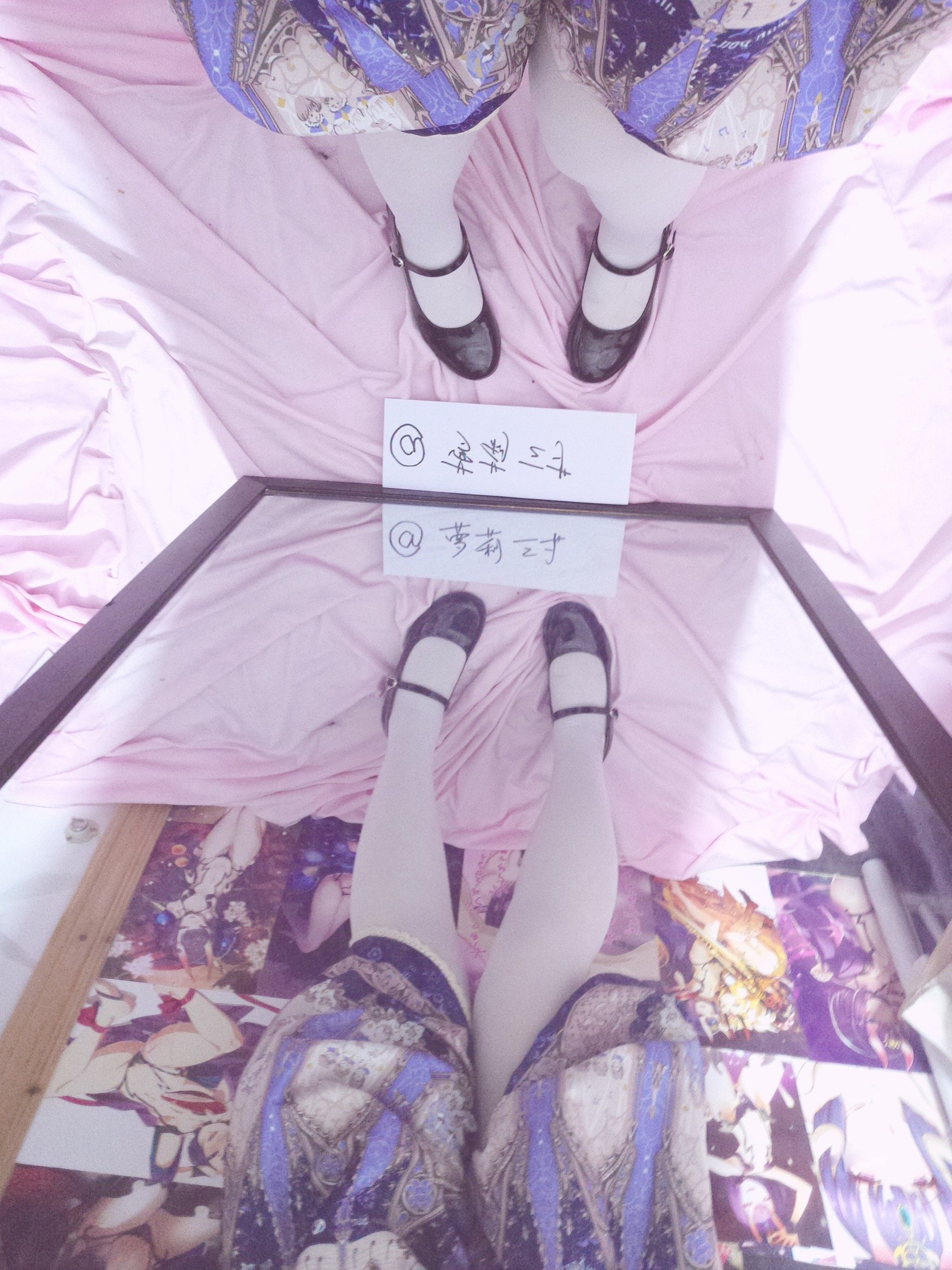 삼인치 로리 - 발 페티시로 작은 발을 가지고 노는