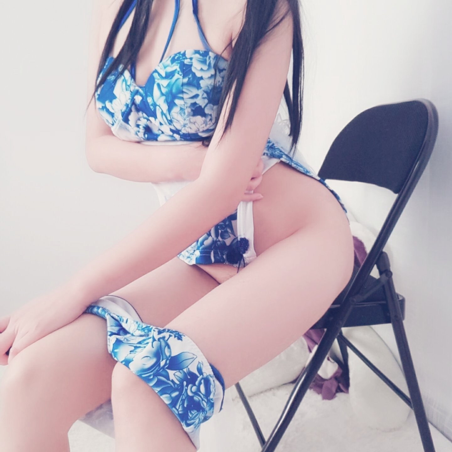 Qian Wu Ying Luo - Blue and White Porcelain Cheongsam