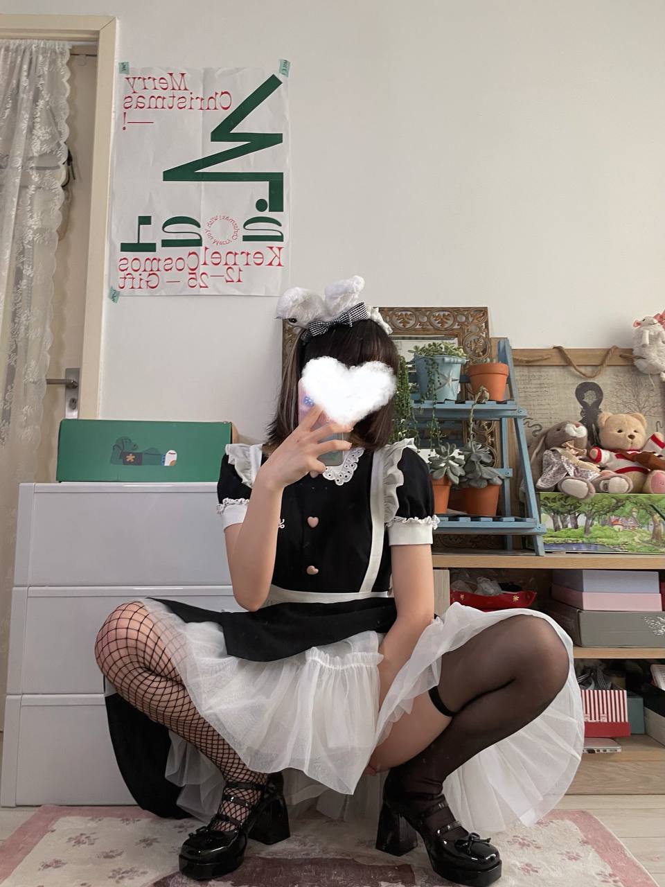 ชาชา - เมดชุดถุงเท้าดำ