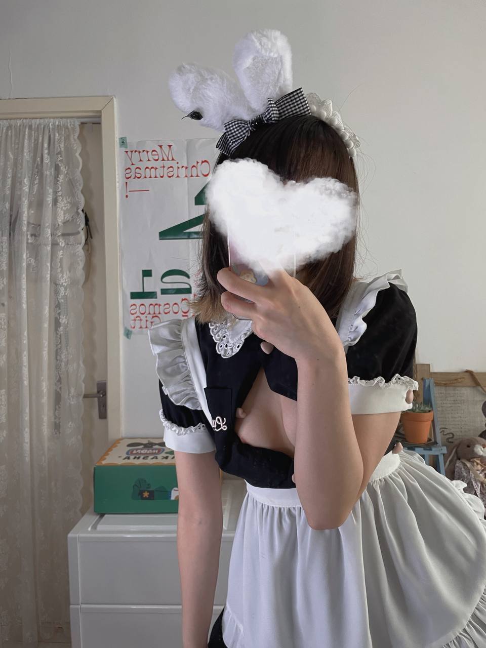 ชาชา - เมดชุดถุงเท้าดำ