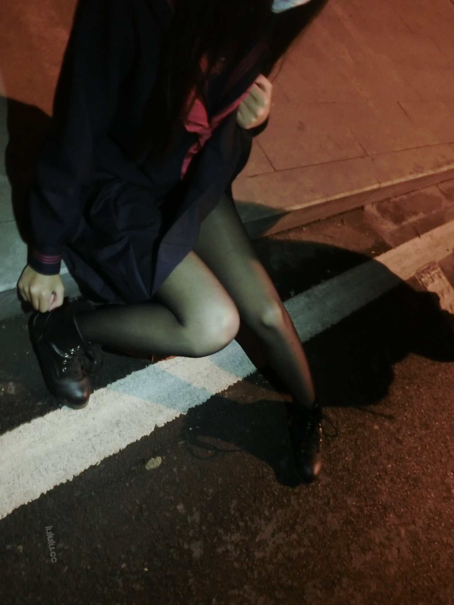 水醬是胖企鵝 - 夜晚路邊