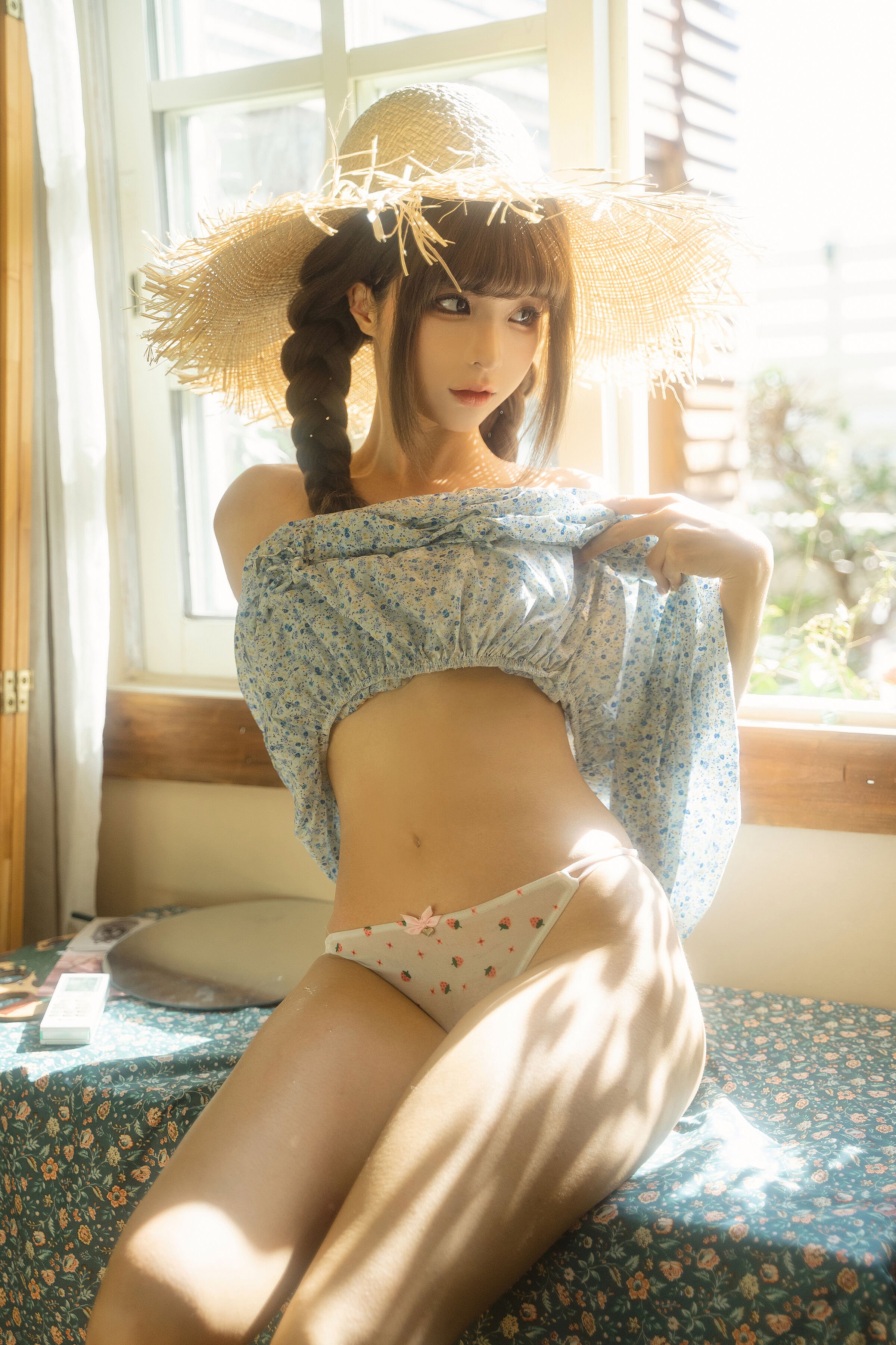 Chun Mo Mo - "Hanging Clothes