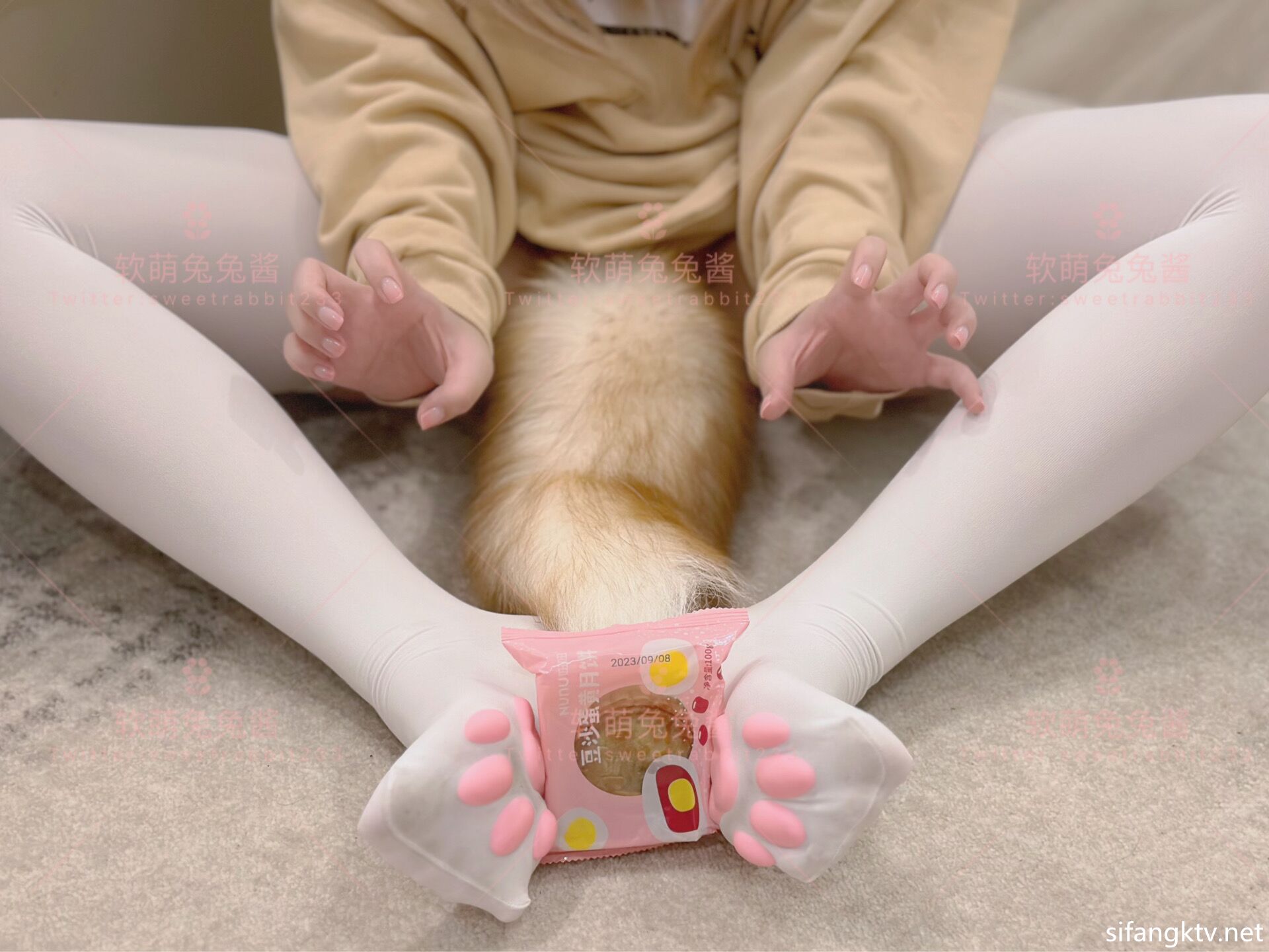 Ruan Meng Tutu Jiang - Người yêu mèo with GIF