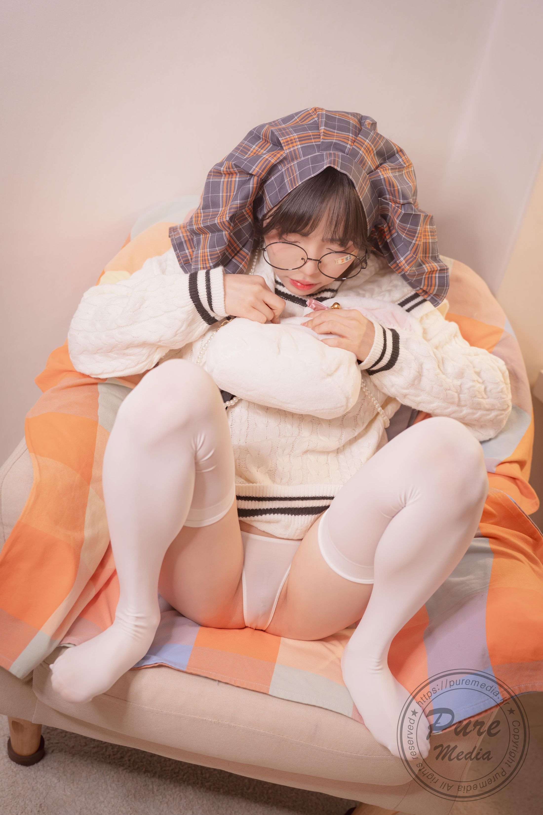 Pure Media] Volume 276 Jelly - Girl trapped in a rooftop room 138P