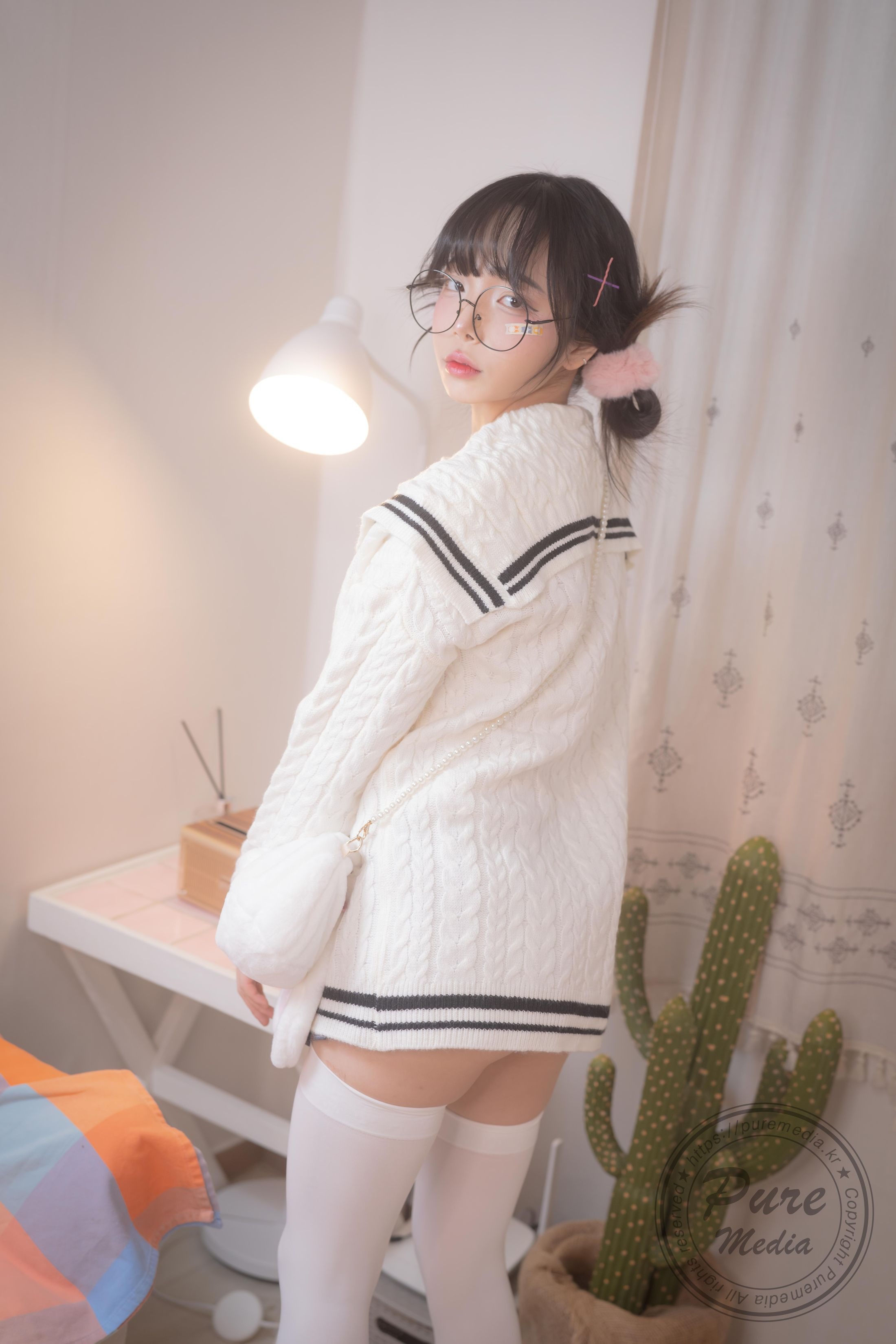 Pure Media] Vol.276 Jelly (젤리) - 女孩被困在屋頂房間 138P
