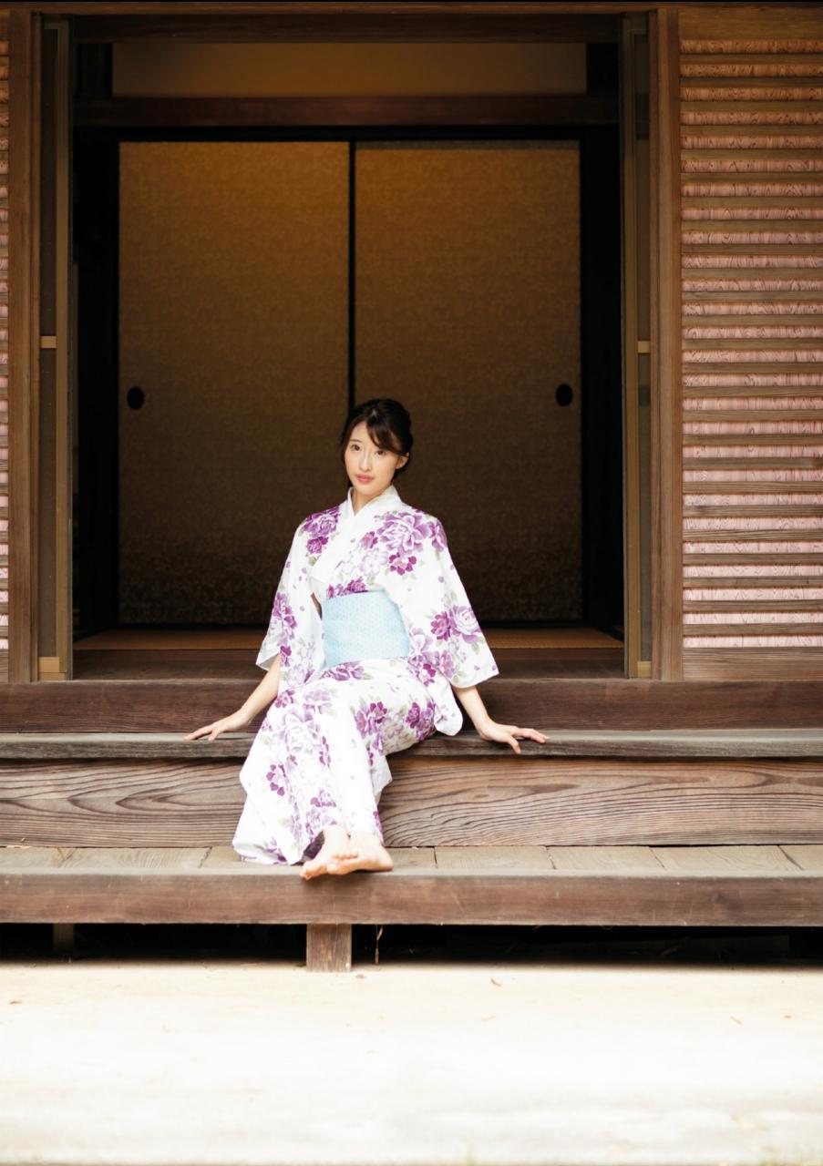 Hoshimiya Ichika Photobook "Dreamy Dreamy" 86P