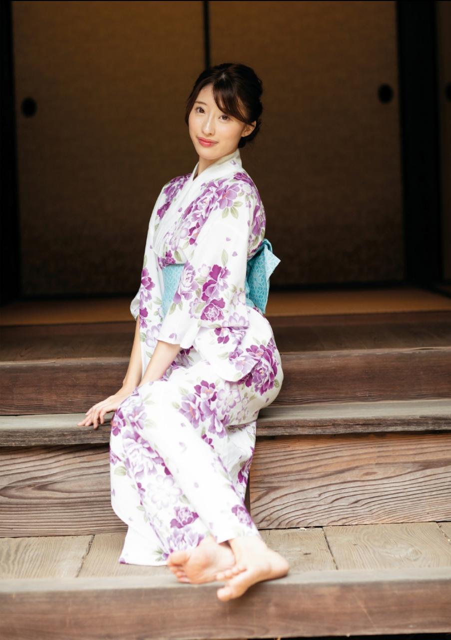 Hoshimiya Ichika Photobook "Dreamy Dreamy" 86P