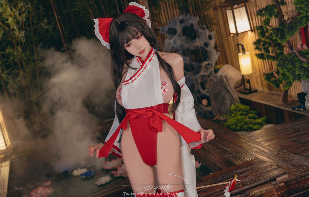 Bite a Bunny Girl - Hu Zhi Lingmeng