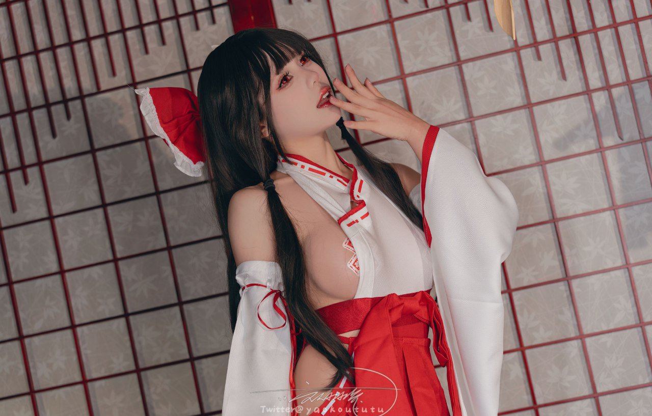 Bite a Bunny Girl - Hu Zhi Lingmeng