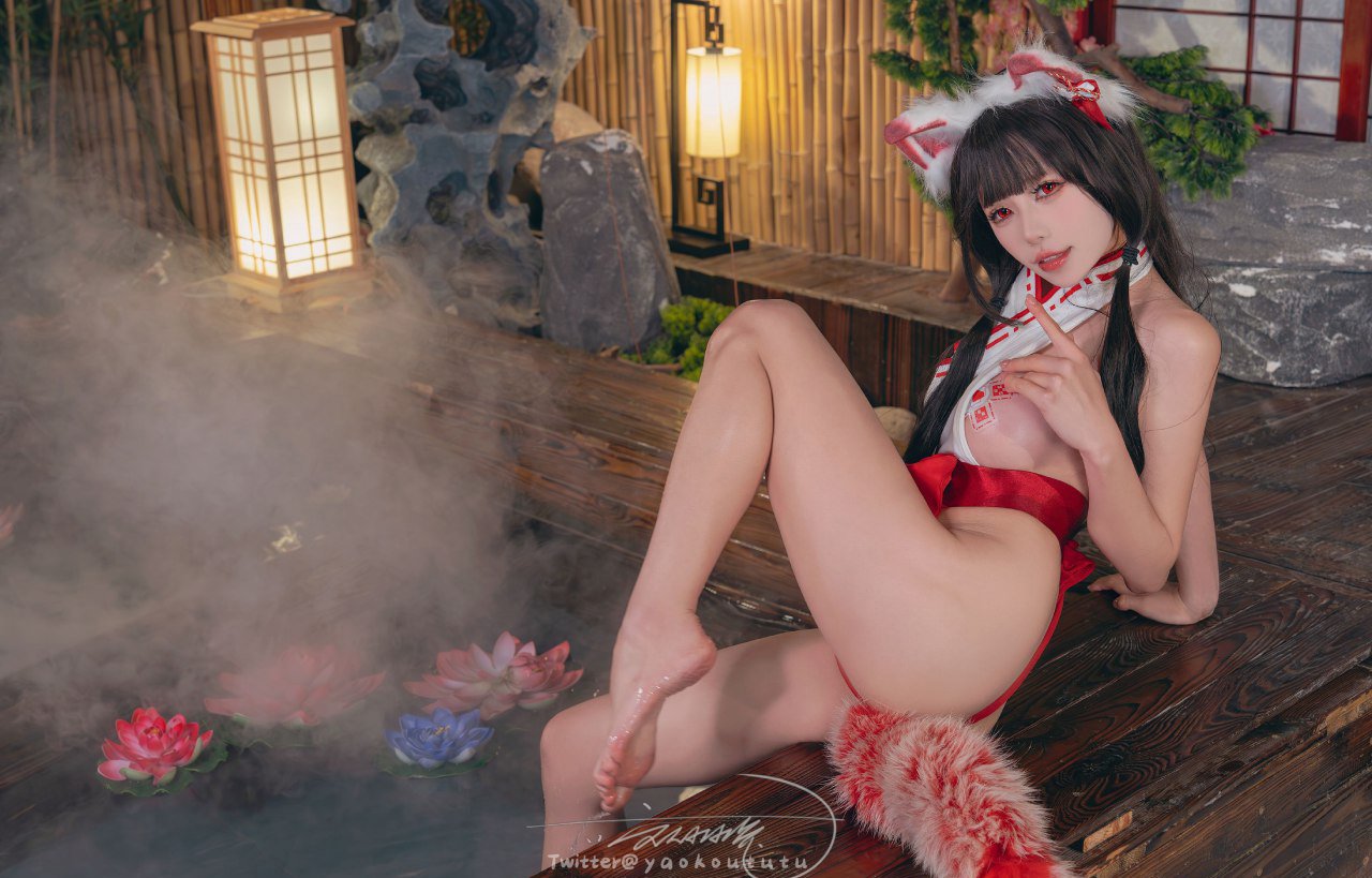 Bite a Bunny Girl - Hu Zhi Lingmeng